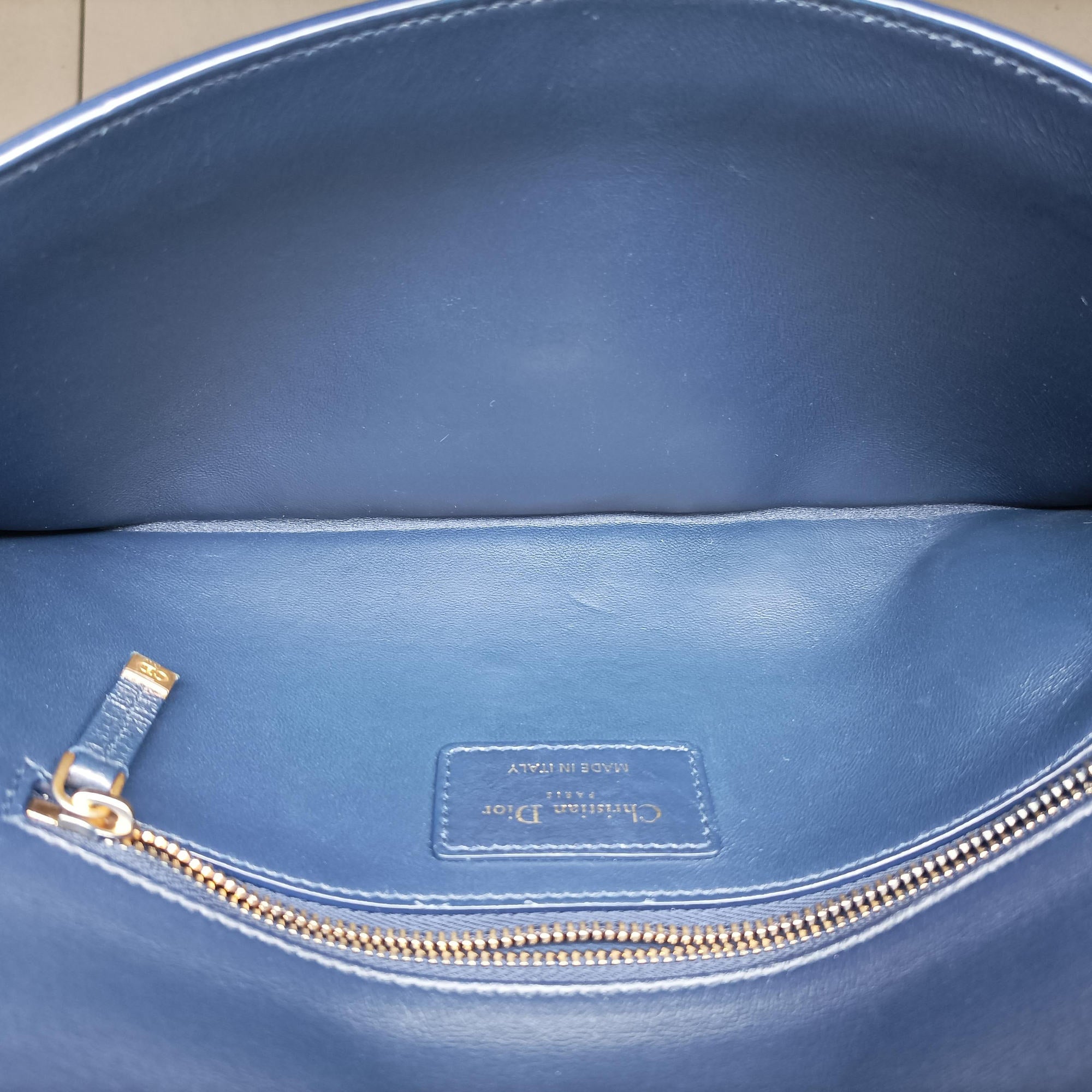 Pre-owned Christian Dior 30 Montaigne Navy leather  shoulderbag | stylenewstar
