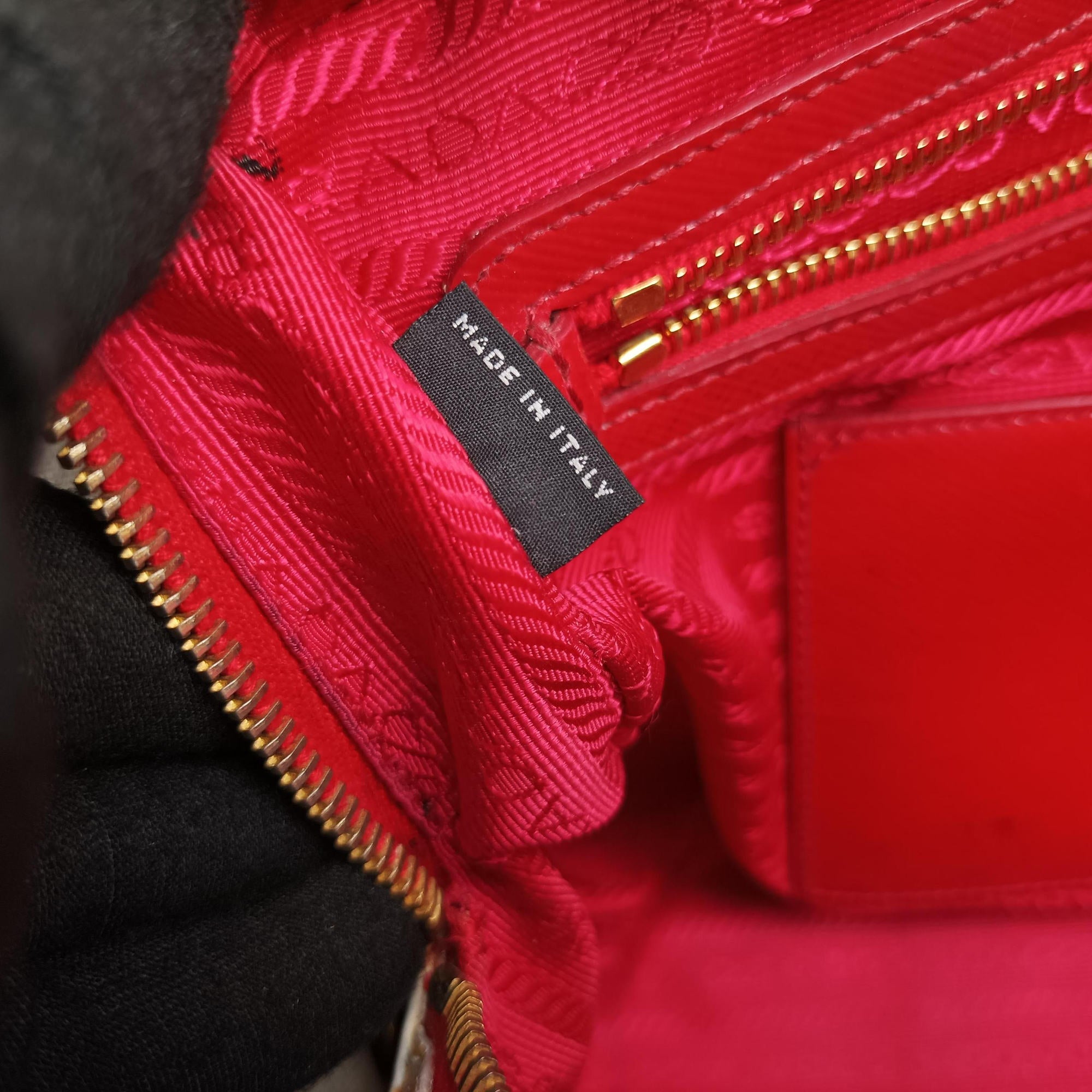 Pre-owned Prada Triangle logo Red×Yellow Patent  shoulderbag | stylenewstar