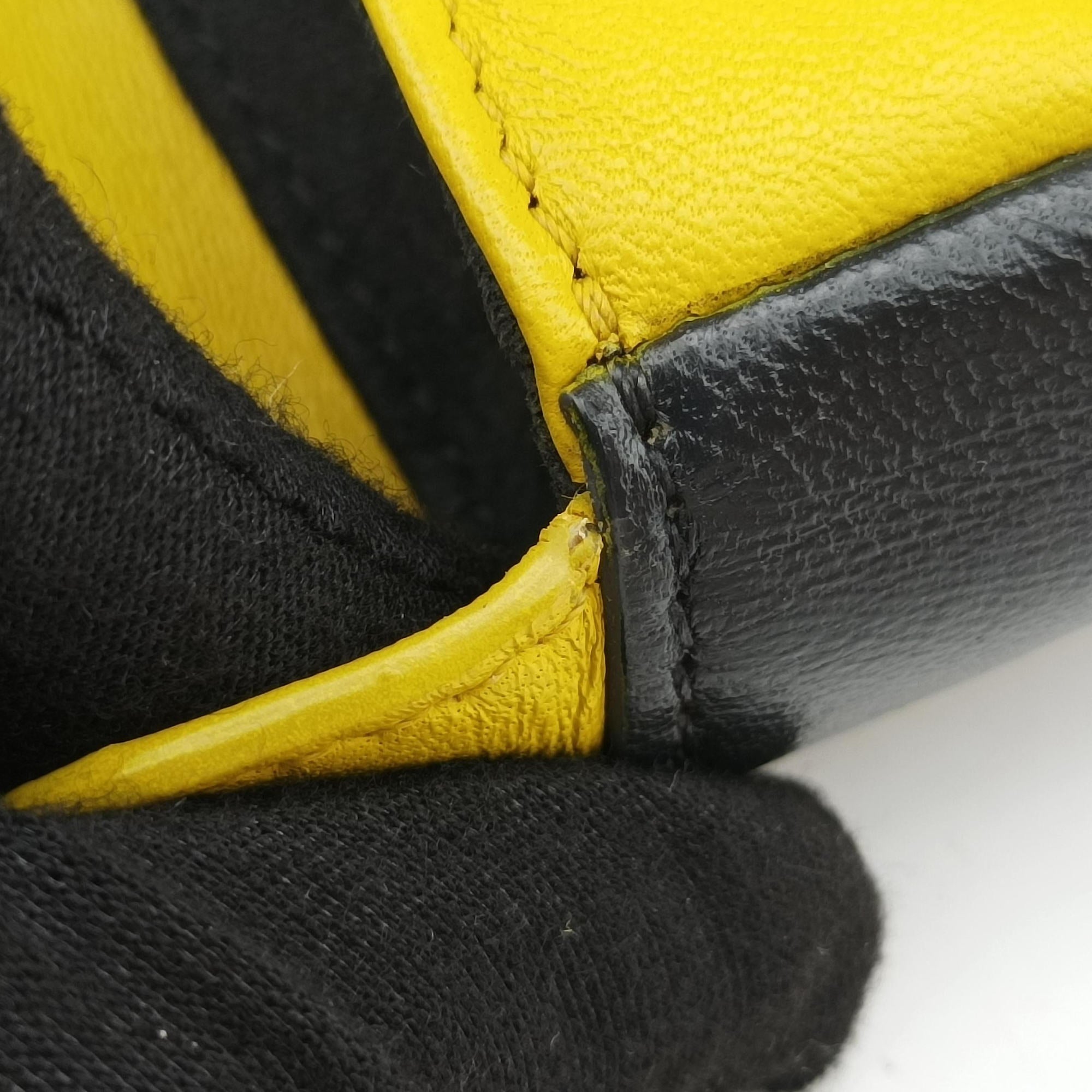 Secondhand Fendi Mini Be Baguette Yellow × Black Leather 8M0315 shoulderbag | stylenewstar
