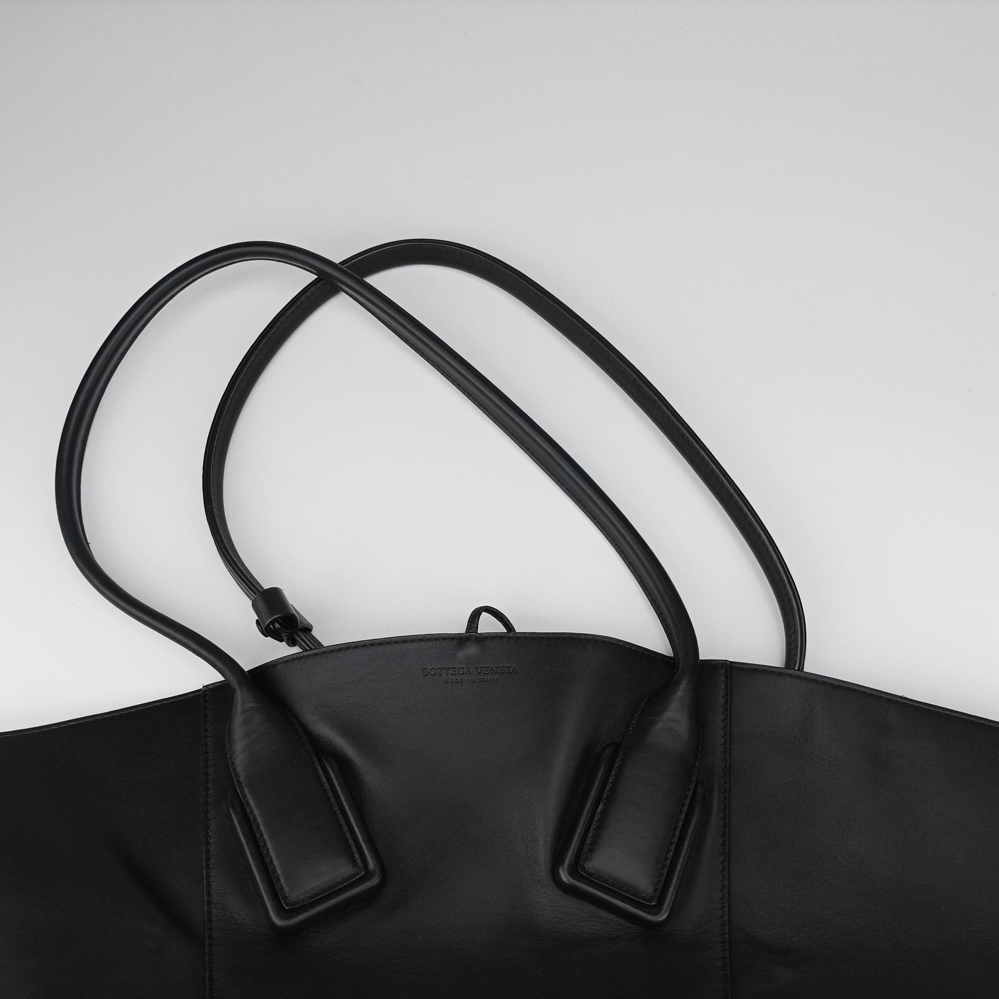 Pre-owned Bottega Veneta basket Black Leather  shoulderbag | stylenewstar
