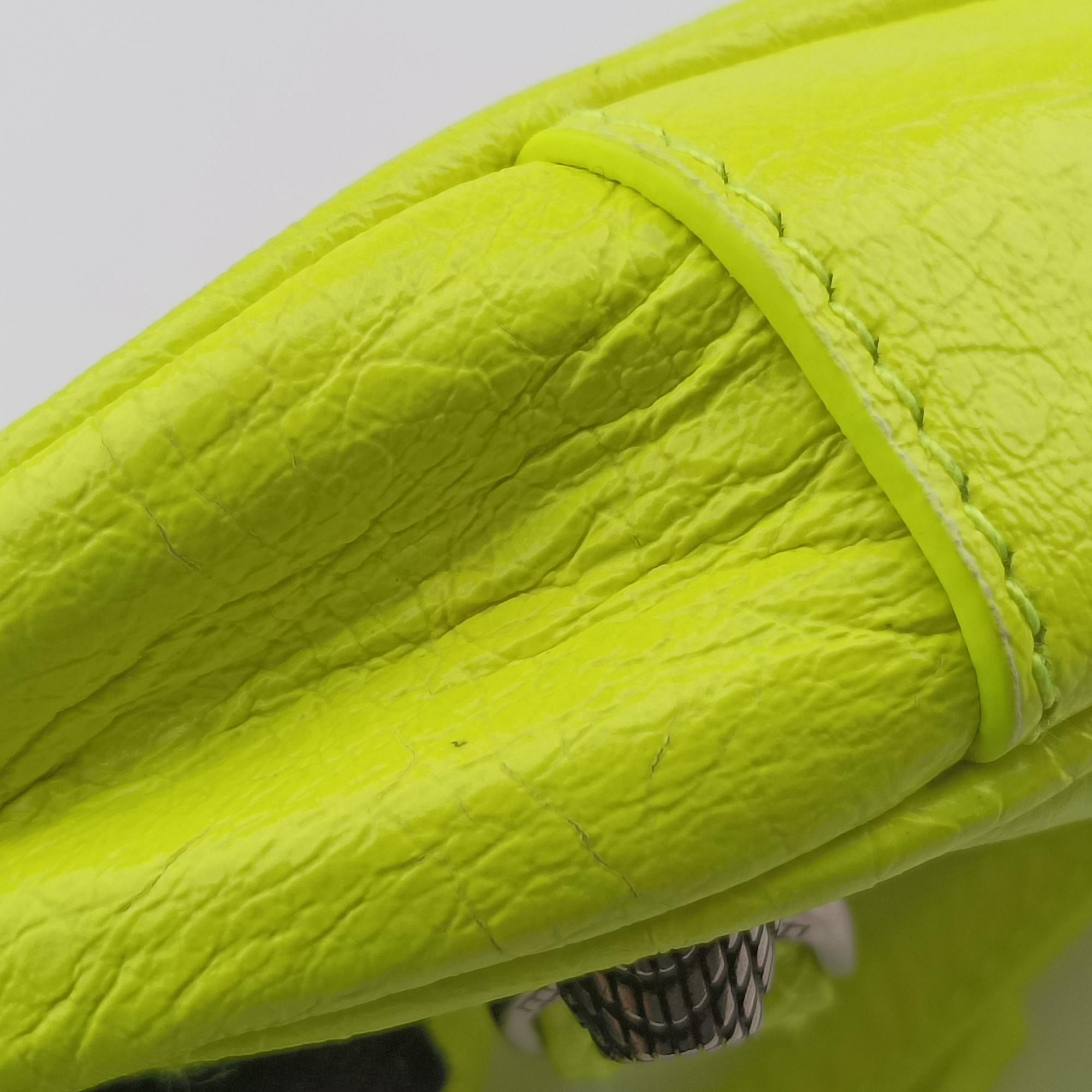 Secondhand Balenciaga Le Cagole Green lambskin  shoulderbag | stylenewstar