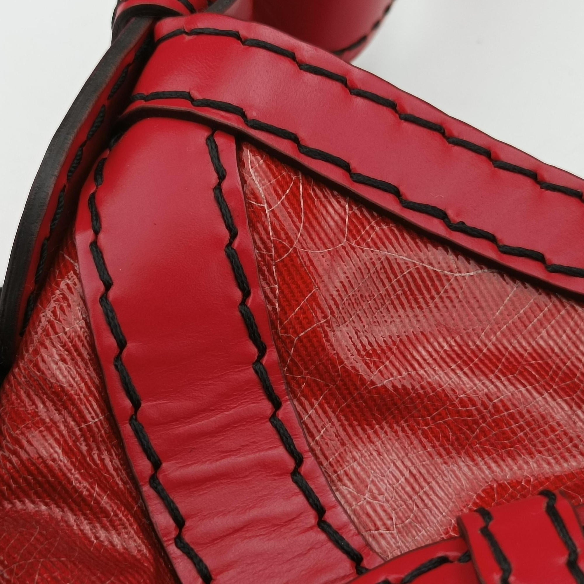 Pre-owned Gucci Queen Red Leather × Coated Canvas 189885 shoulderbag | stylenewstar