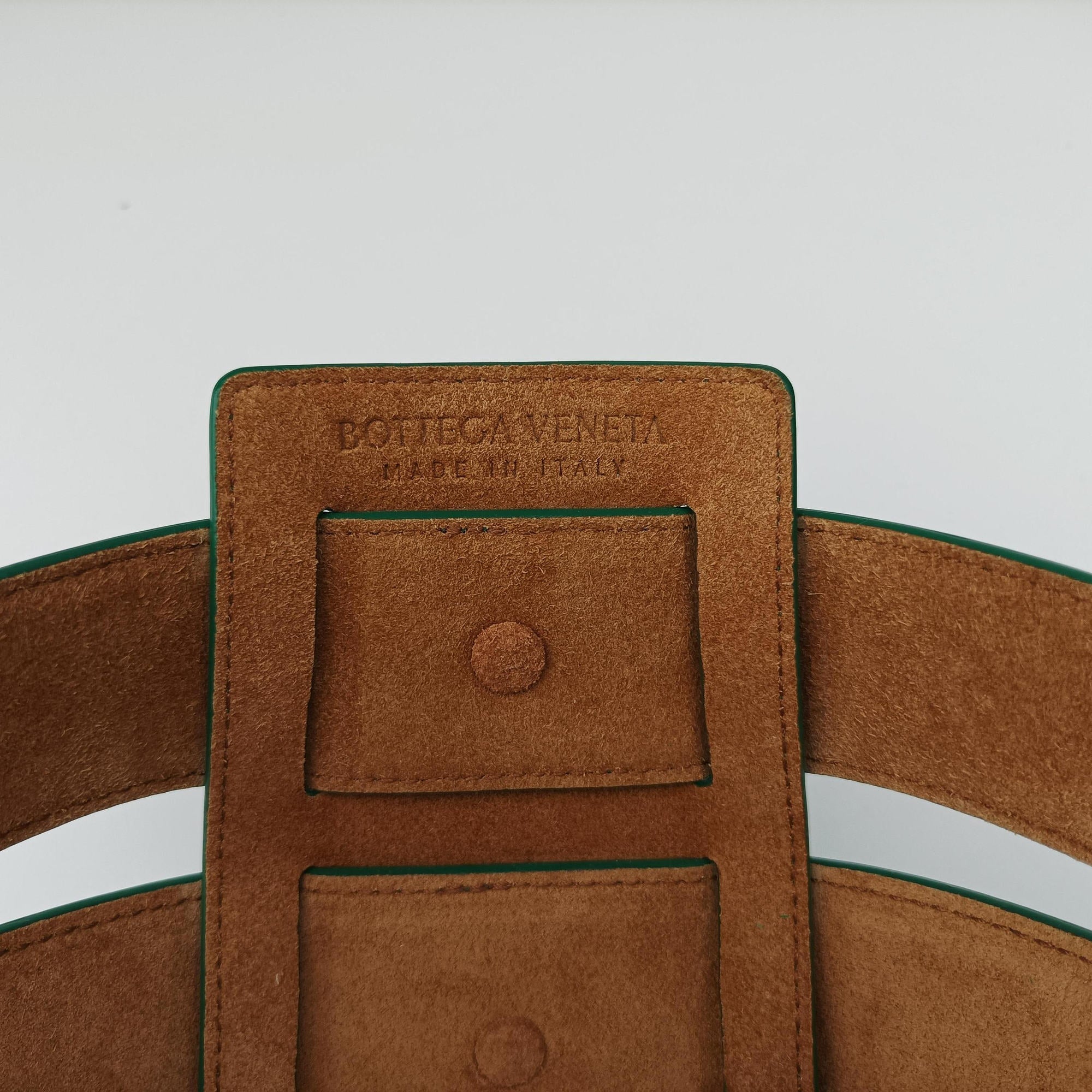 Secondhand Bottega Veneta The Shell Green Leather  shoulderbag | stylenewstar