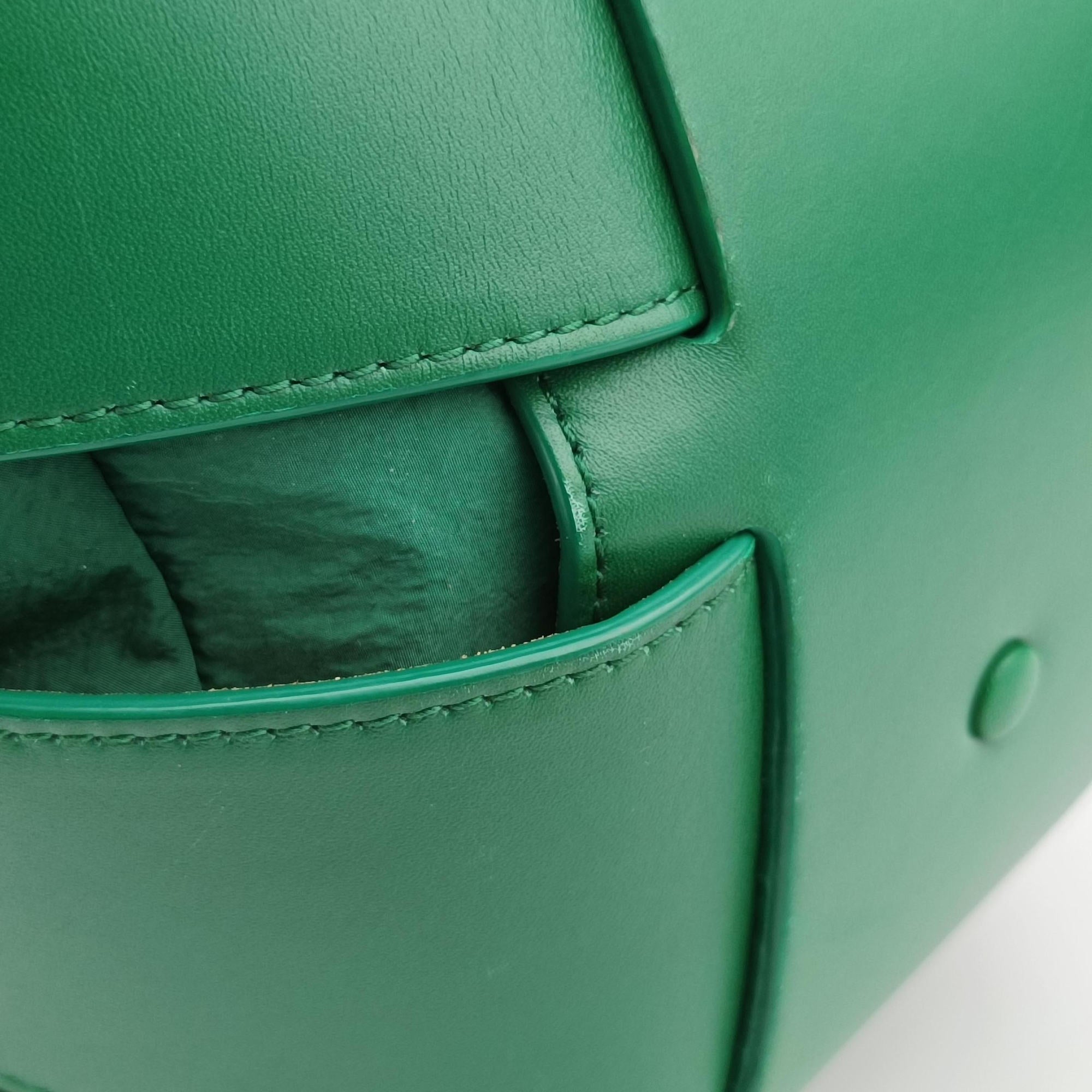 Secondhand Bottega Veneta The Shell Green Leather  shoulderbag | stylenewstar