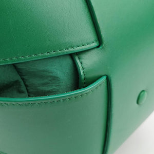 Secondhand Bottega Veneta The Shell Green Leather  shoulderbag | stylenewstar