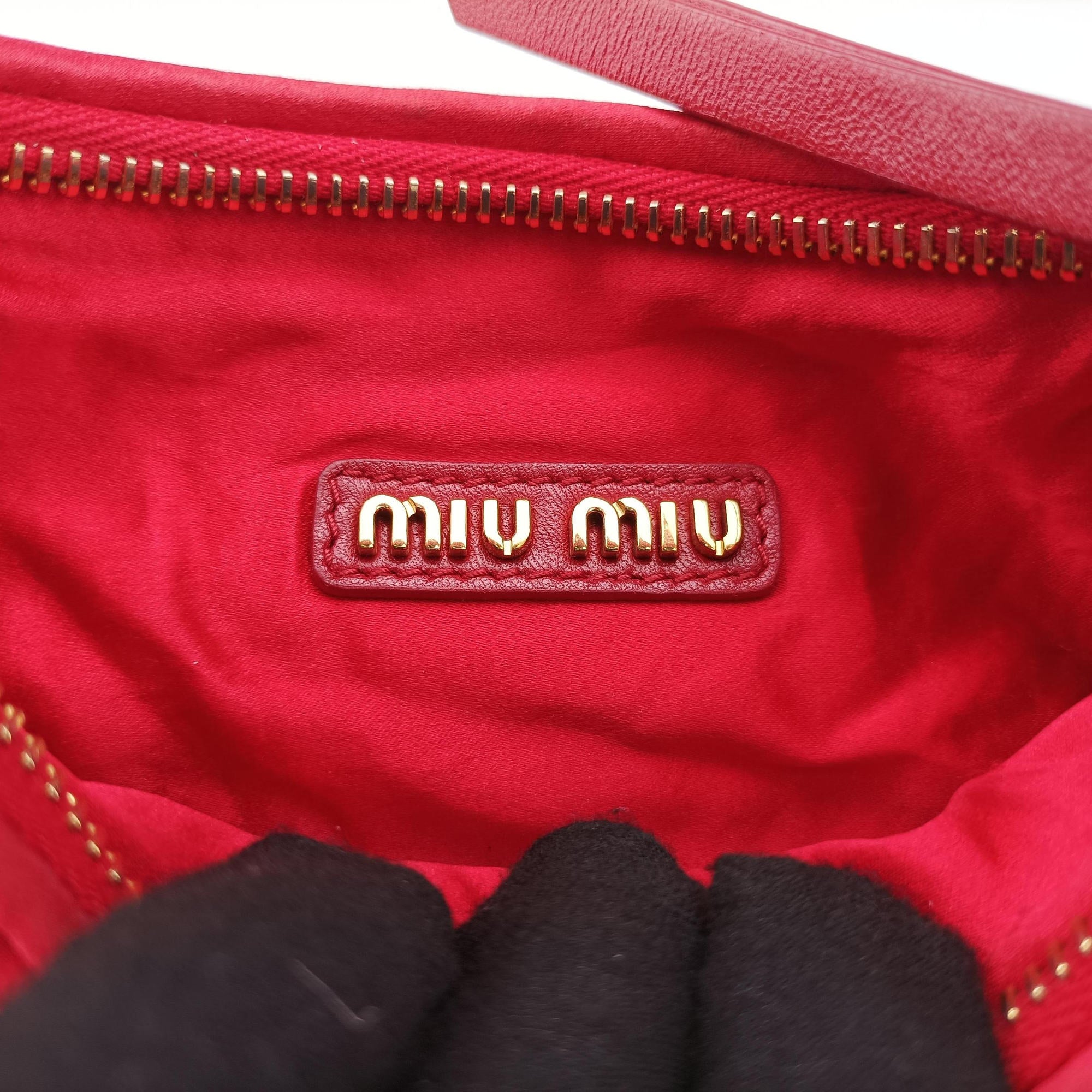 Pre-owned Miu Miu Wander Matelasse hobo Red Satin 5BC125 shoulderbag | stylenewstar
