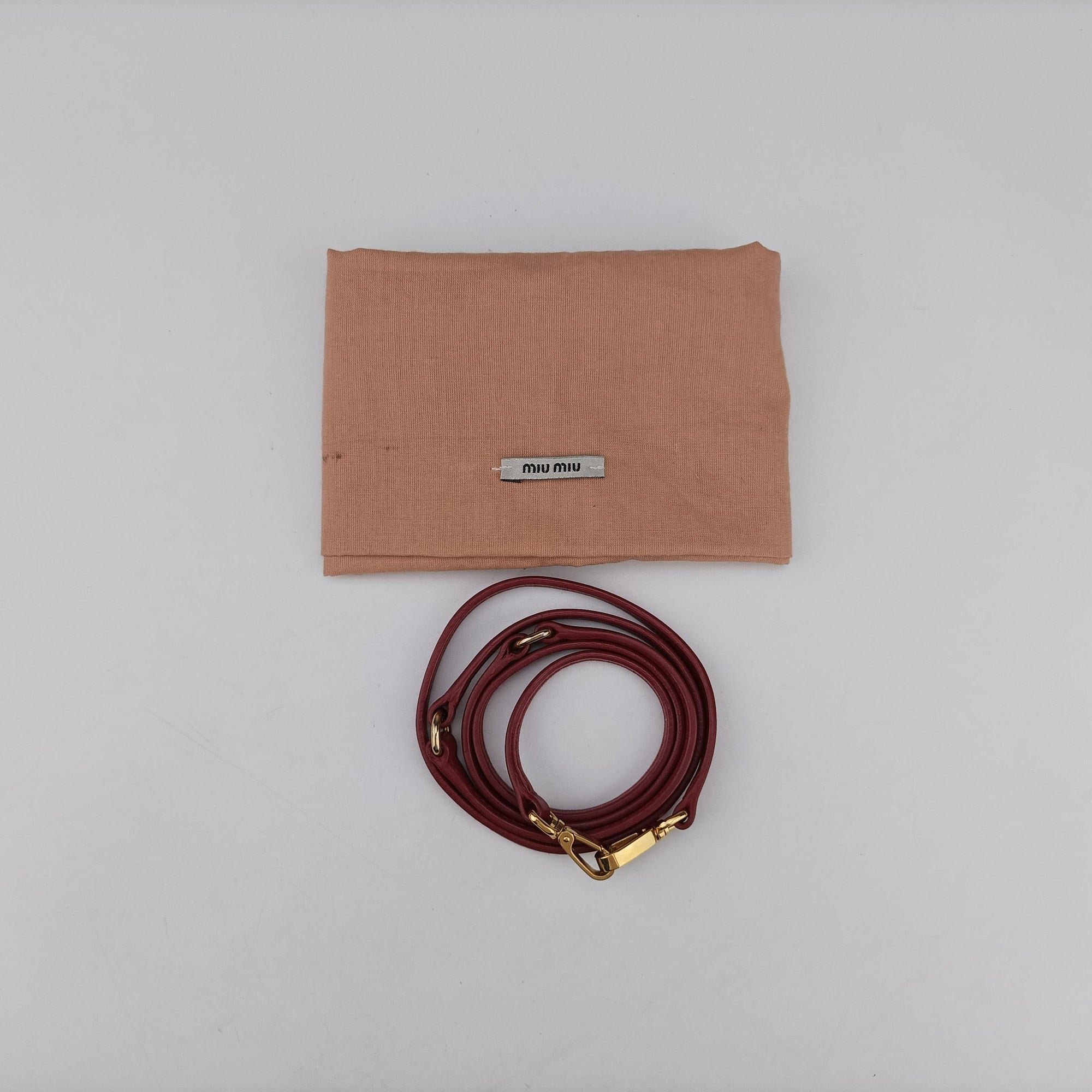 Pre-owned Miu Miu Wander Matelasse hobo Red Satin 5BC125 shoulderbag | stylenewstar