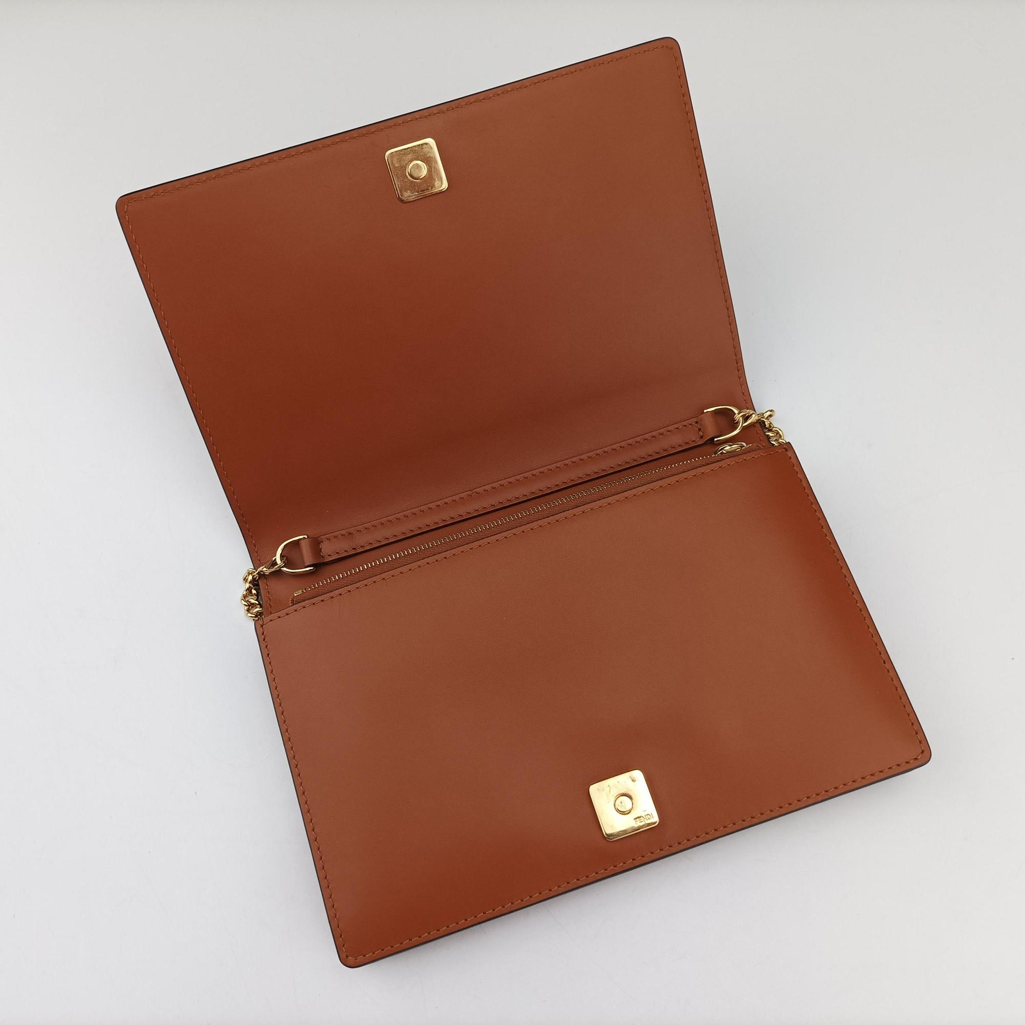 Pre-owned Fendi Roma Logo woc Brown Leather 8BS006 shoulderbag | stylenewstar