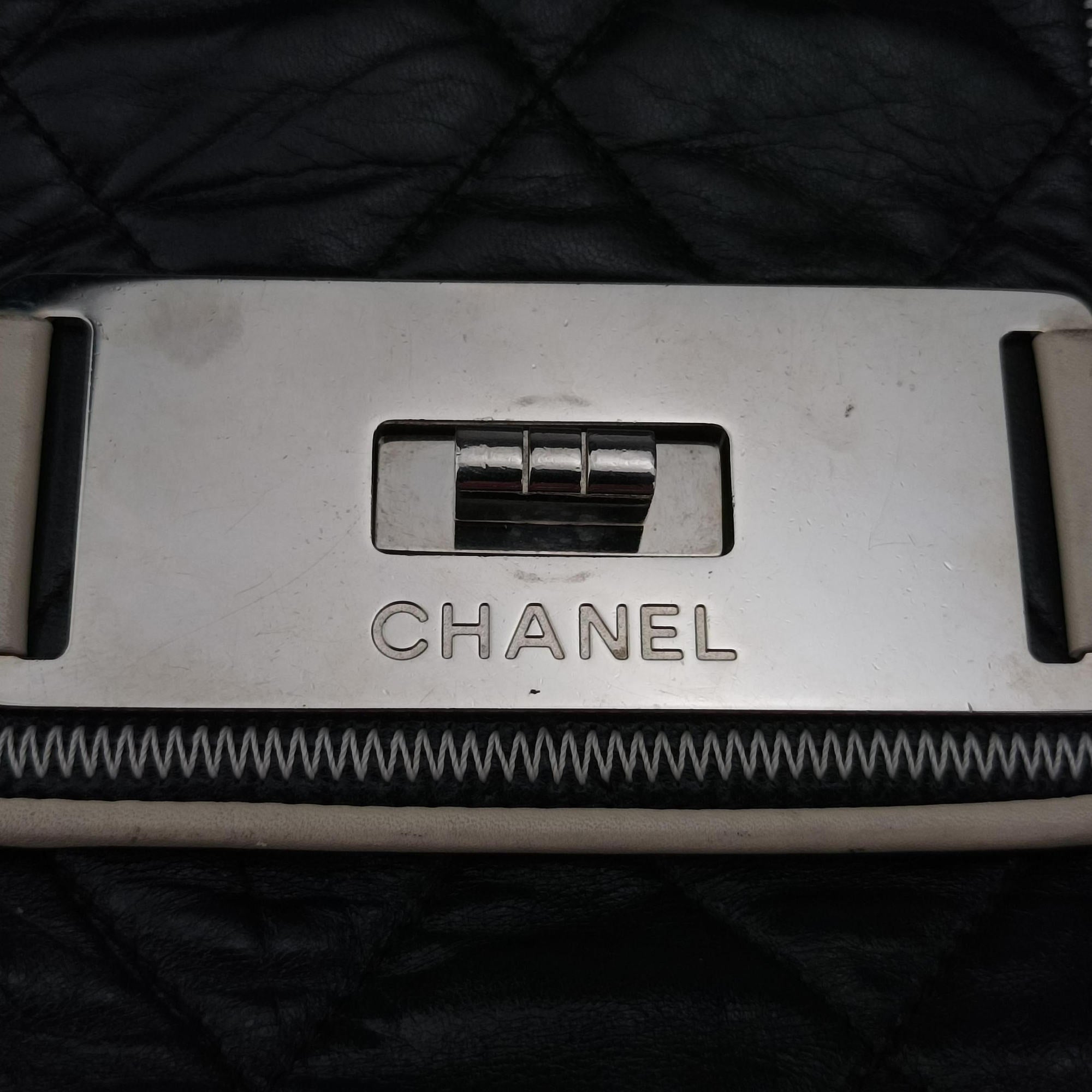 Pre-owned Chanel East West 2.55 Black Leather 37697 shoulderbag | stylenewstar
