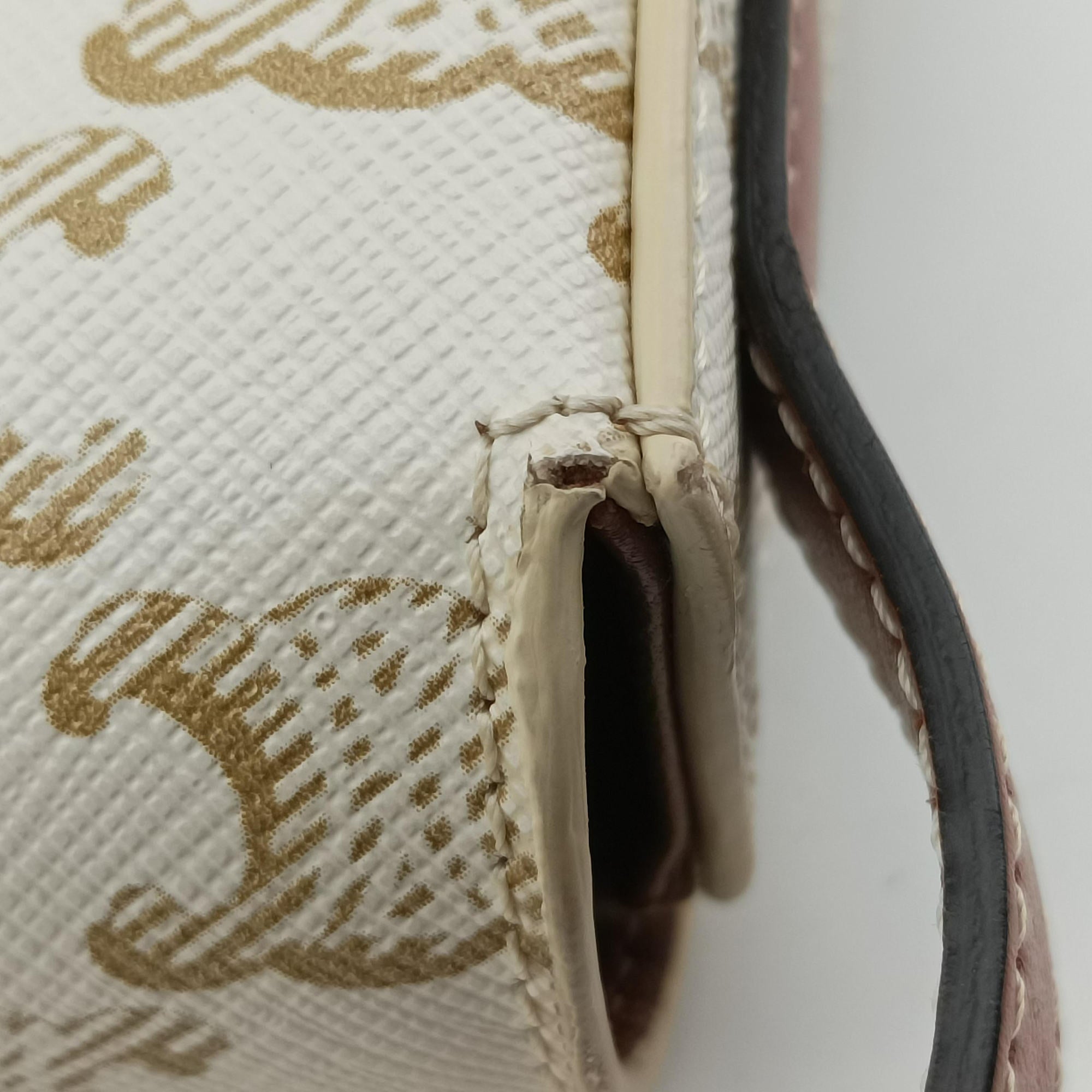 Pre-owned Celine Teen Triomphe White PVC coated canvas  shoulderbag | stylenewstar