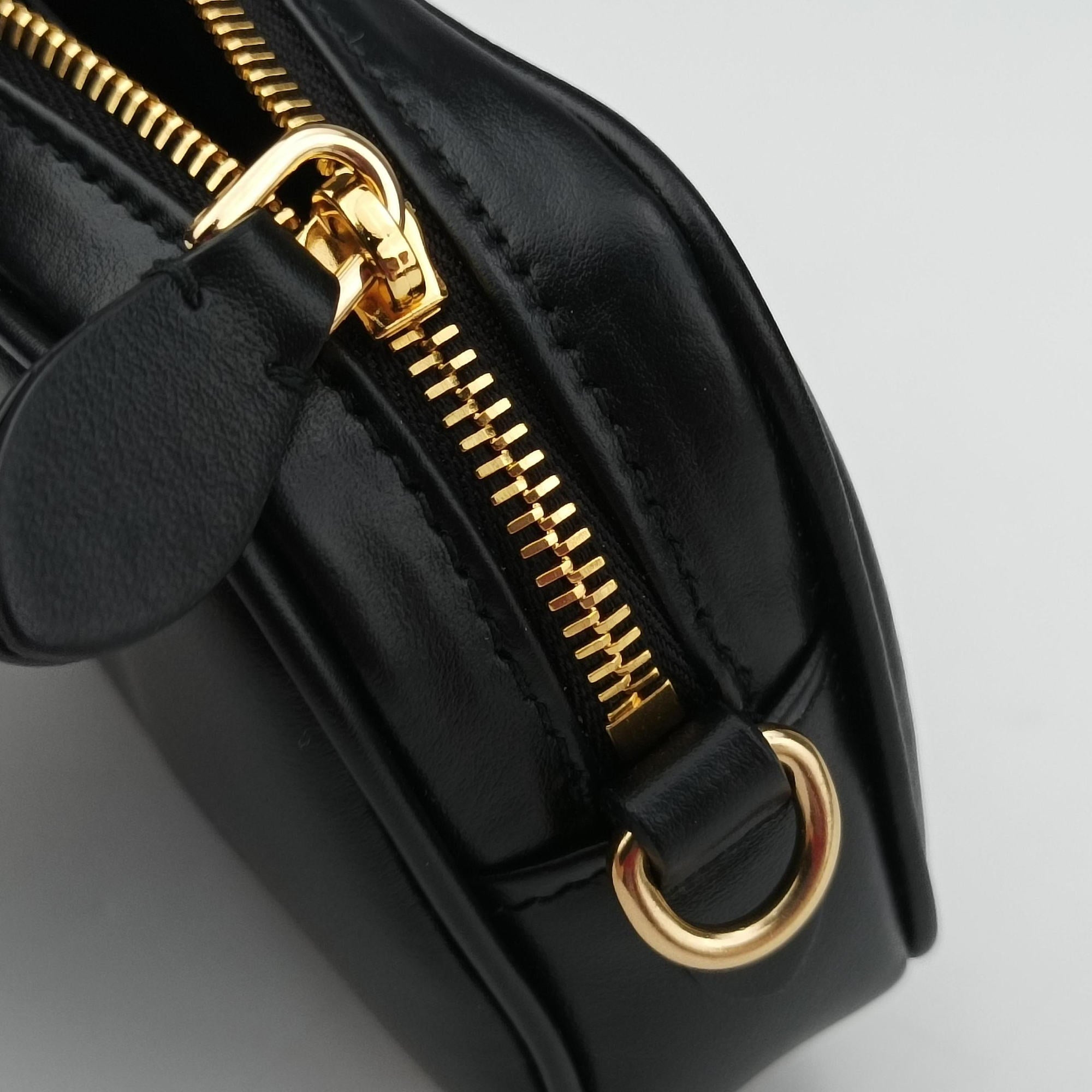 Pre-owned Miu Miu Logo belt Black leather  bum bag/waist bag | stylenewstar