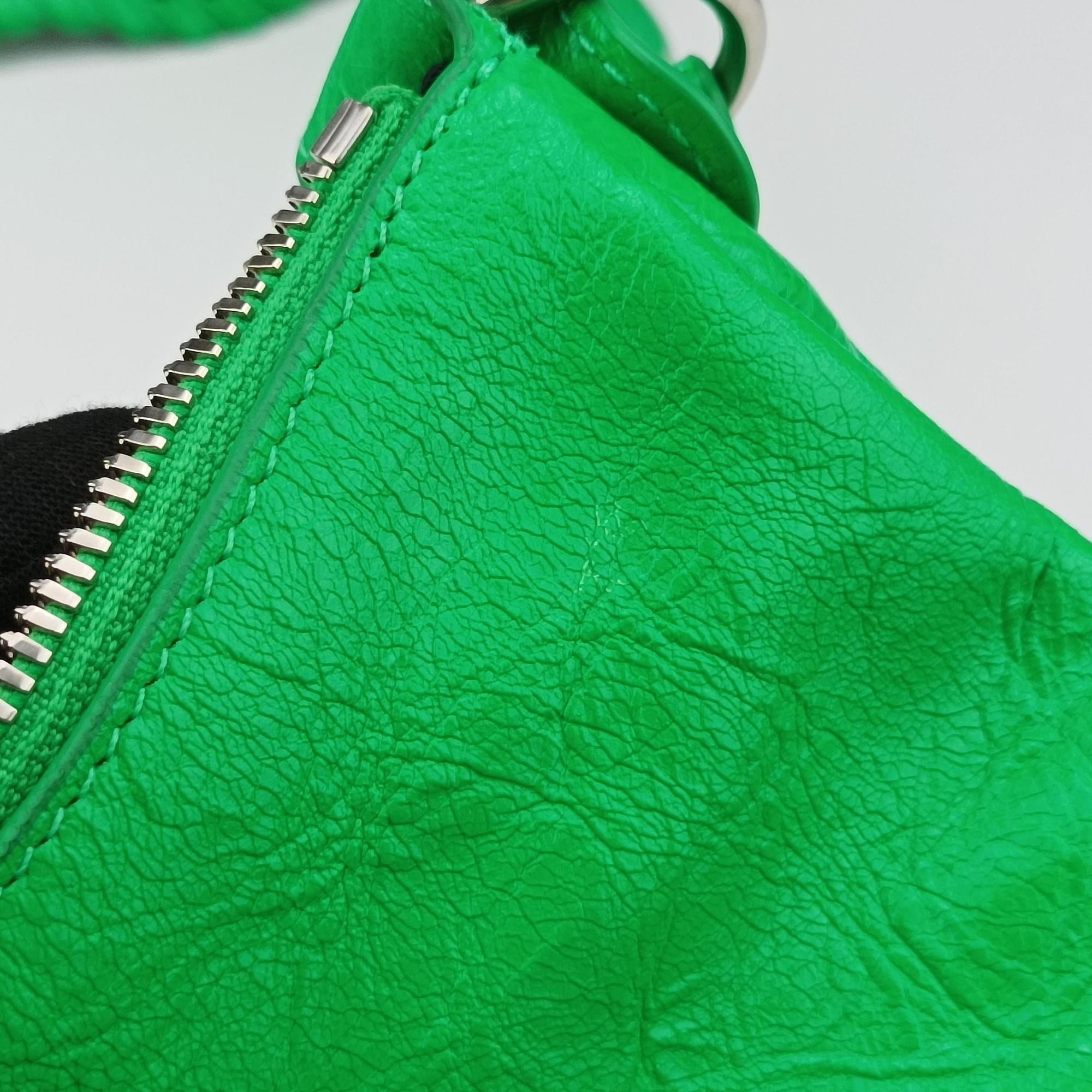 Secondhand Balenciaga Le Cagole Green lambskin  shoulderbag | stylenewstar