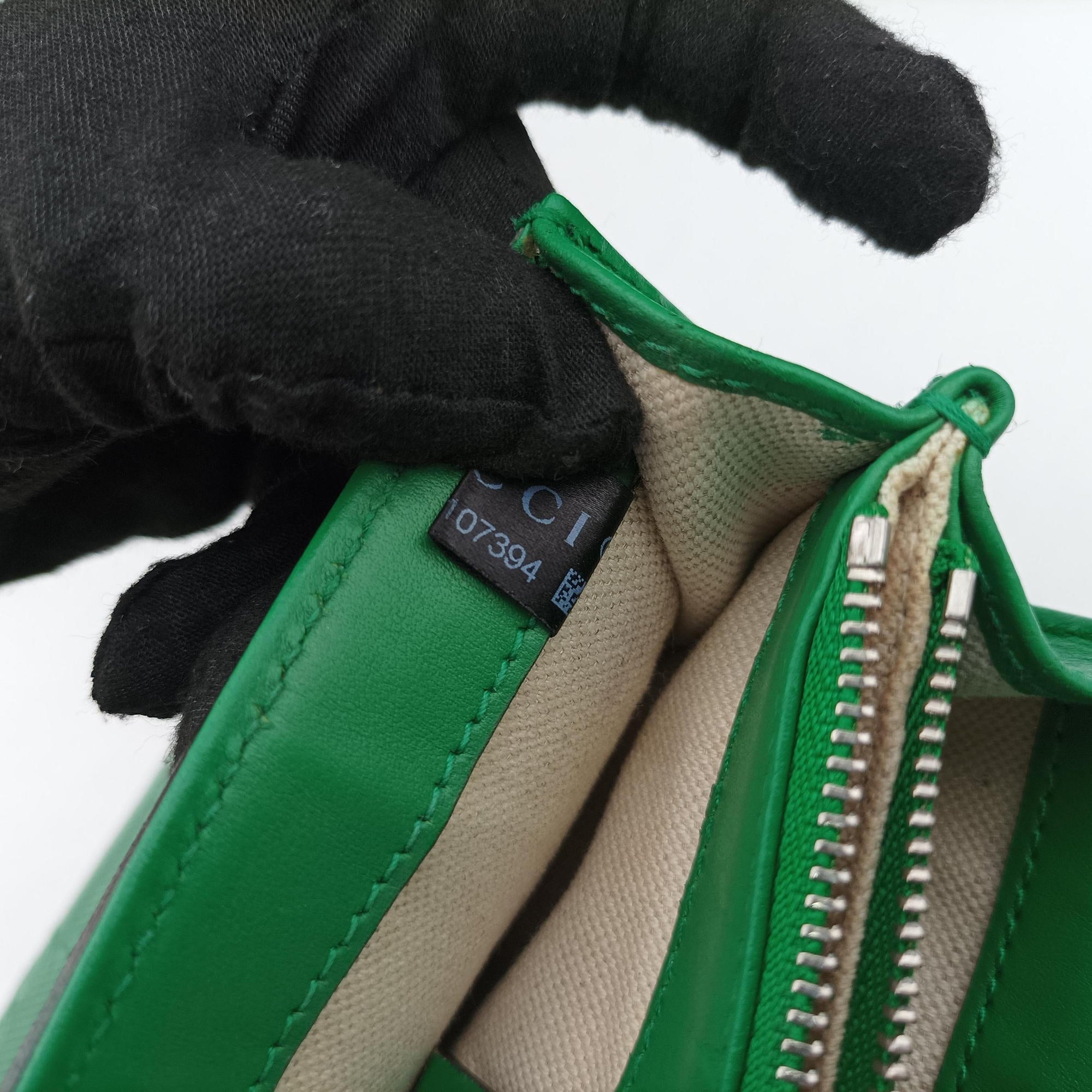 Pre-owned Gucci GG Embossed Messenger Bag Green Leather 625782 shoulderbag | stylenewstar