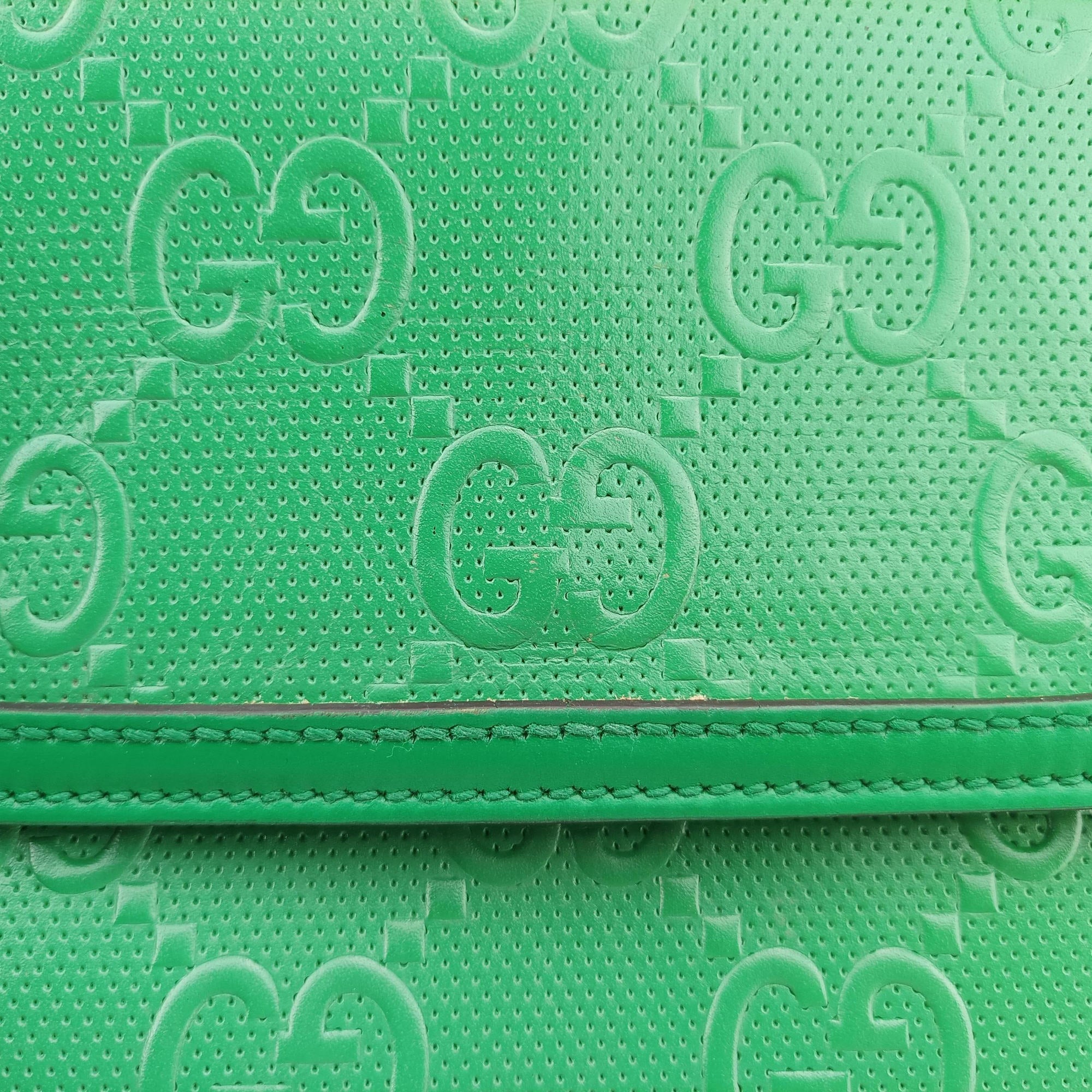 Pre-owned Gucci GG Embossed Messenger Bag Green Leather 625782 shoulderbag | stylenewstar