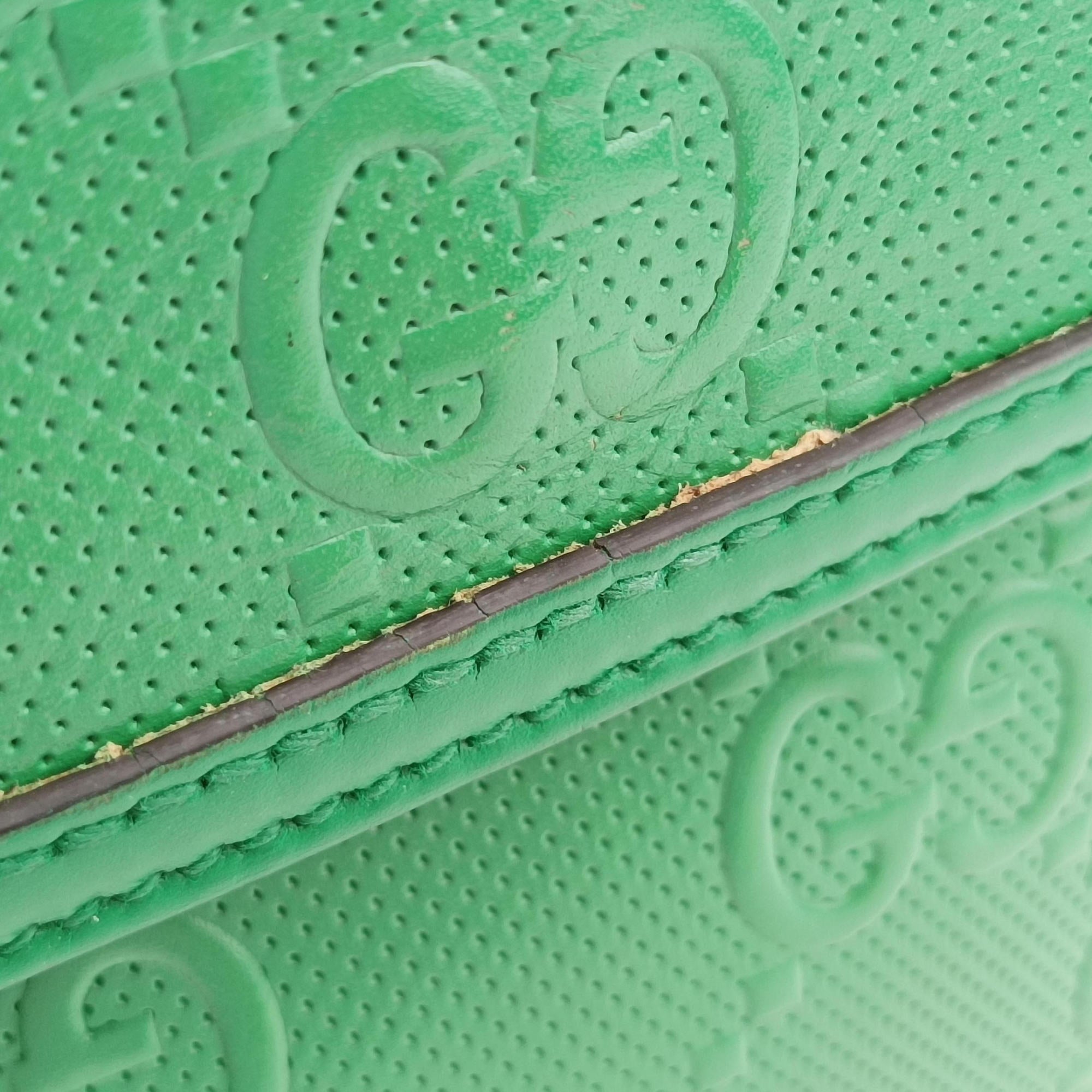 Pre-owned Gucci GG Embossed Messenger Bag Green Leather 625782 shoulderbag | stylenewstar