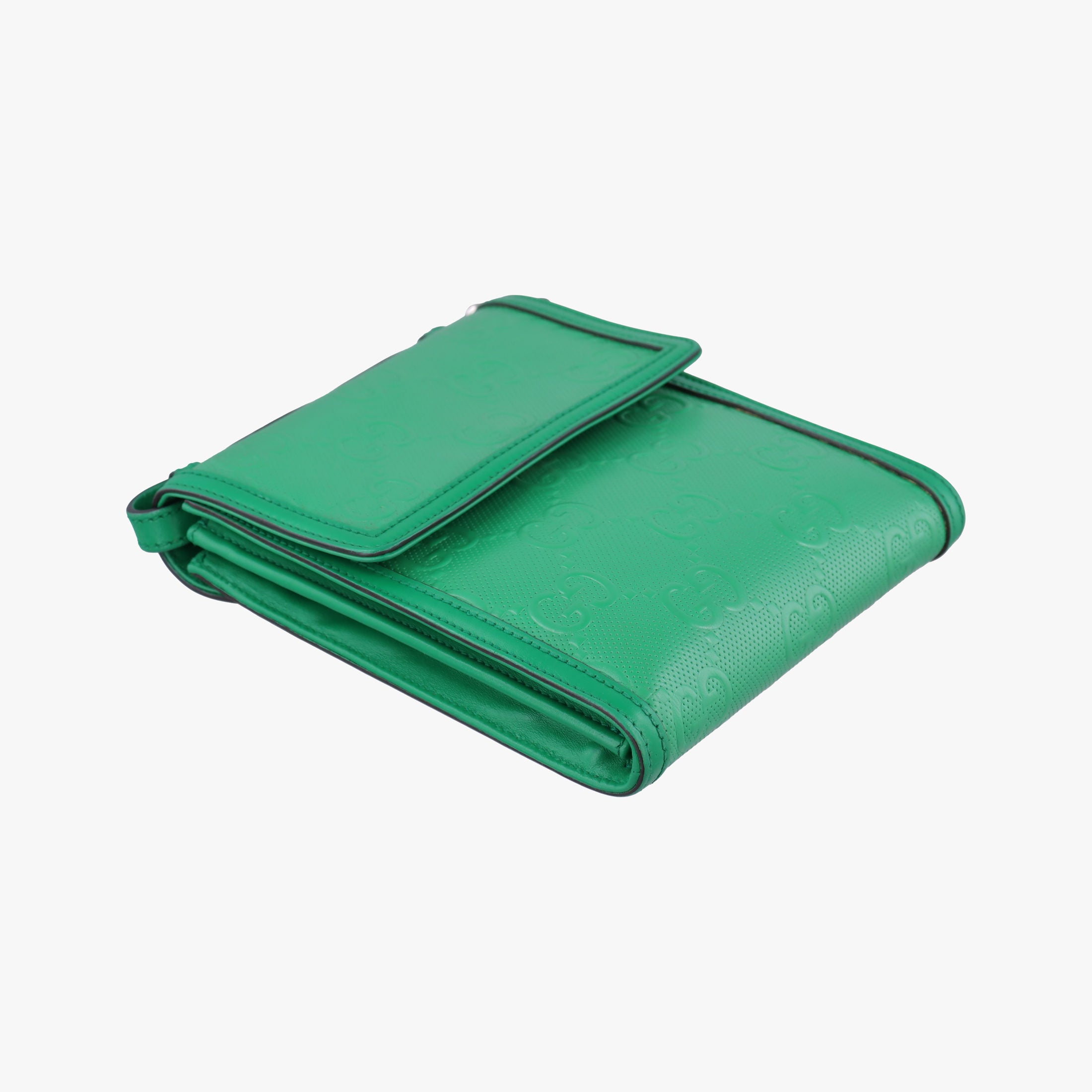Pre-owned Gucci GG Embossed Messenger Bag Green Leather 625782 shoulderbag | stylenewstar