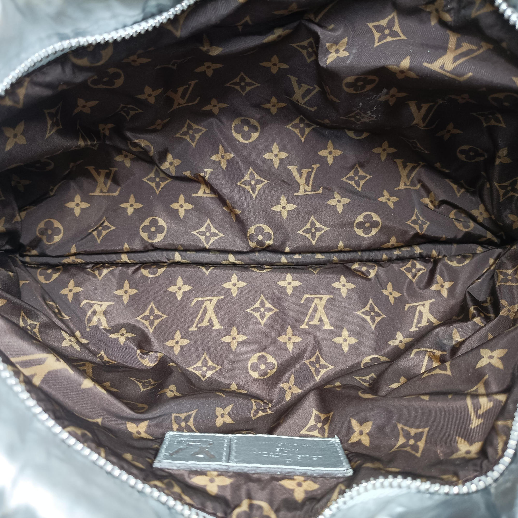 Pre-owned Louis Vuitton Maxi Multi Pochette Accessoires Silver Recycled metallic nylon M21057 shoulderbag | stylenewstar