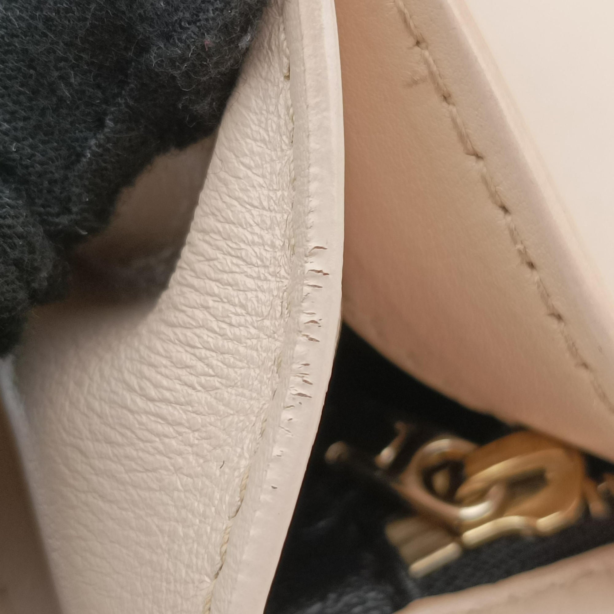 Vintage VERSACE La Medusa Beige Leather  shoulderbag | stylenewstar