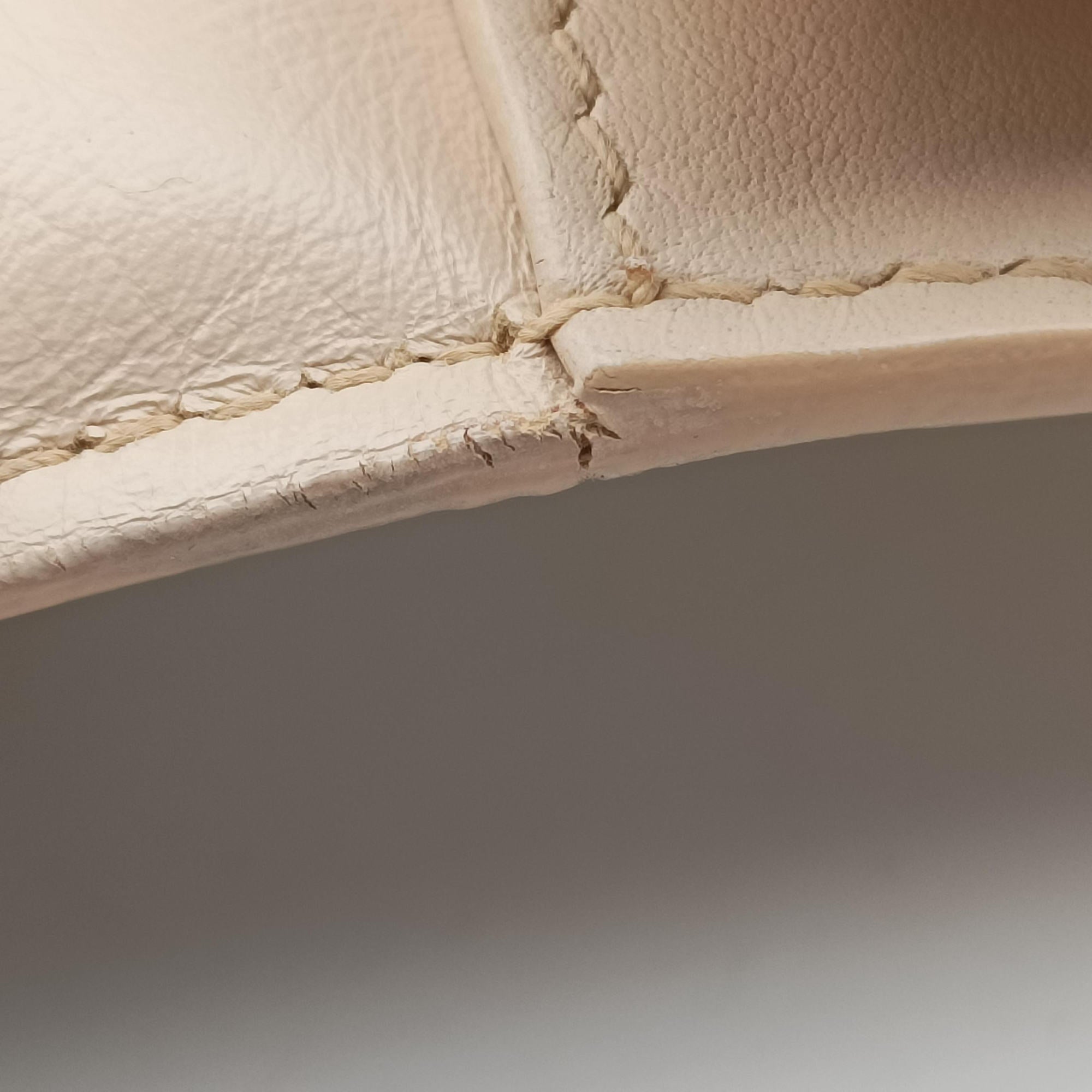 Vintage VERSACE La Medusa Beige Leather  shoulderbag | stylenewstar