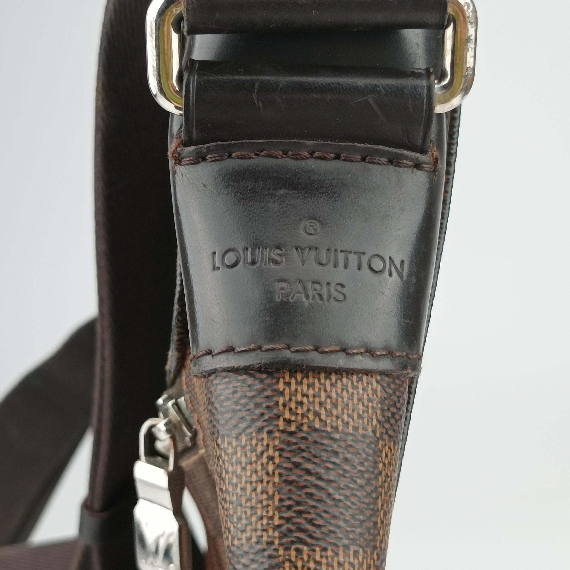 Pre-owned Louis Vuitton District MM EBENE Damier Canvas N41032 shoulderbag | stylenewstar