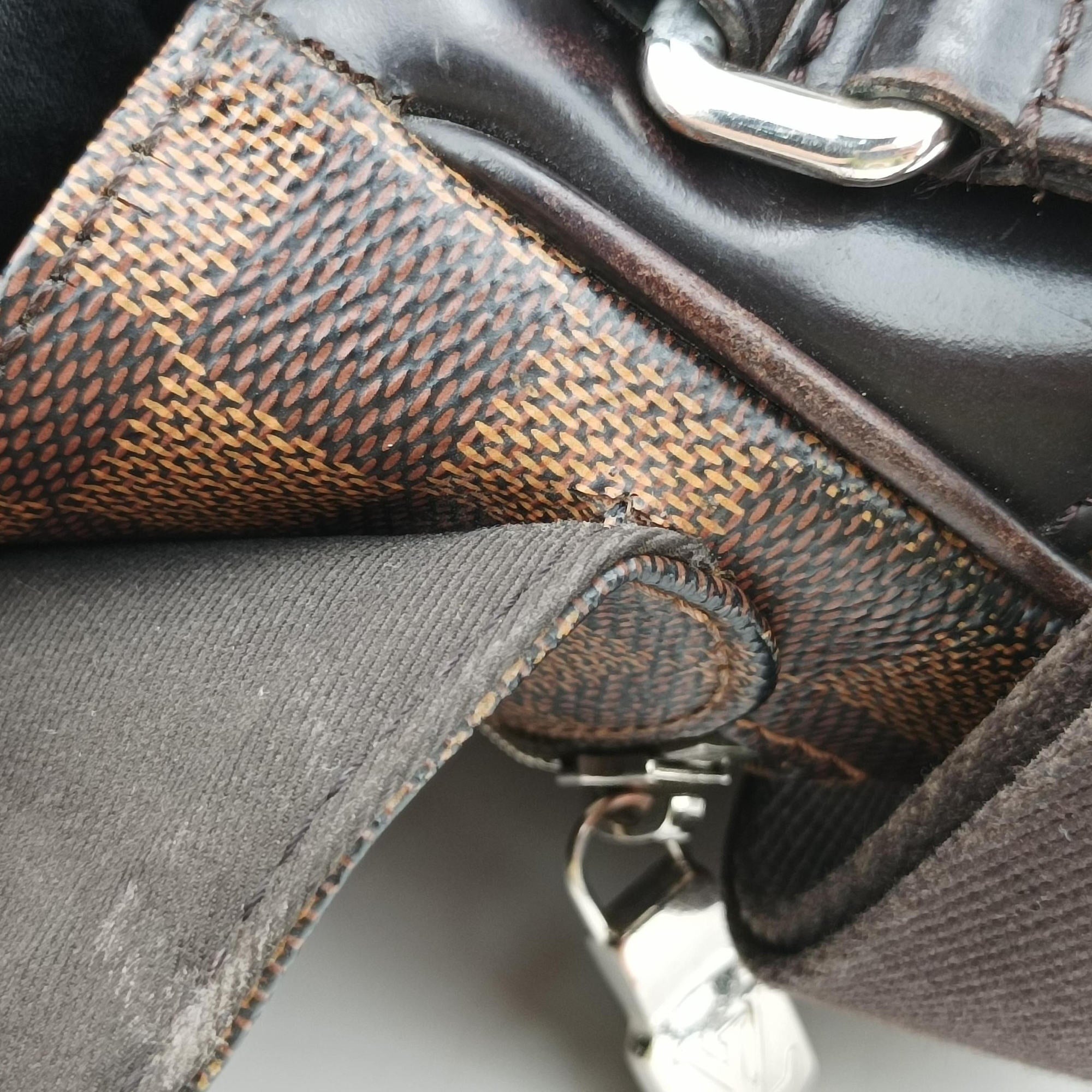 Pre-owned Louis Vuitton District MM EBENE Damier Canvas N41032 shoulderbag | stylenewstar