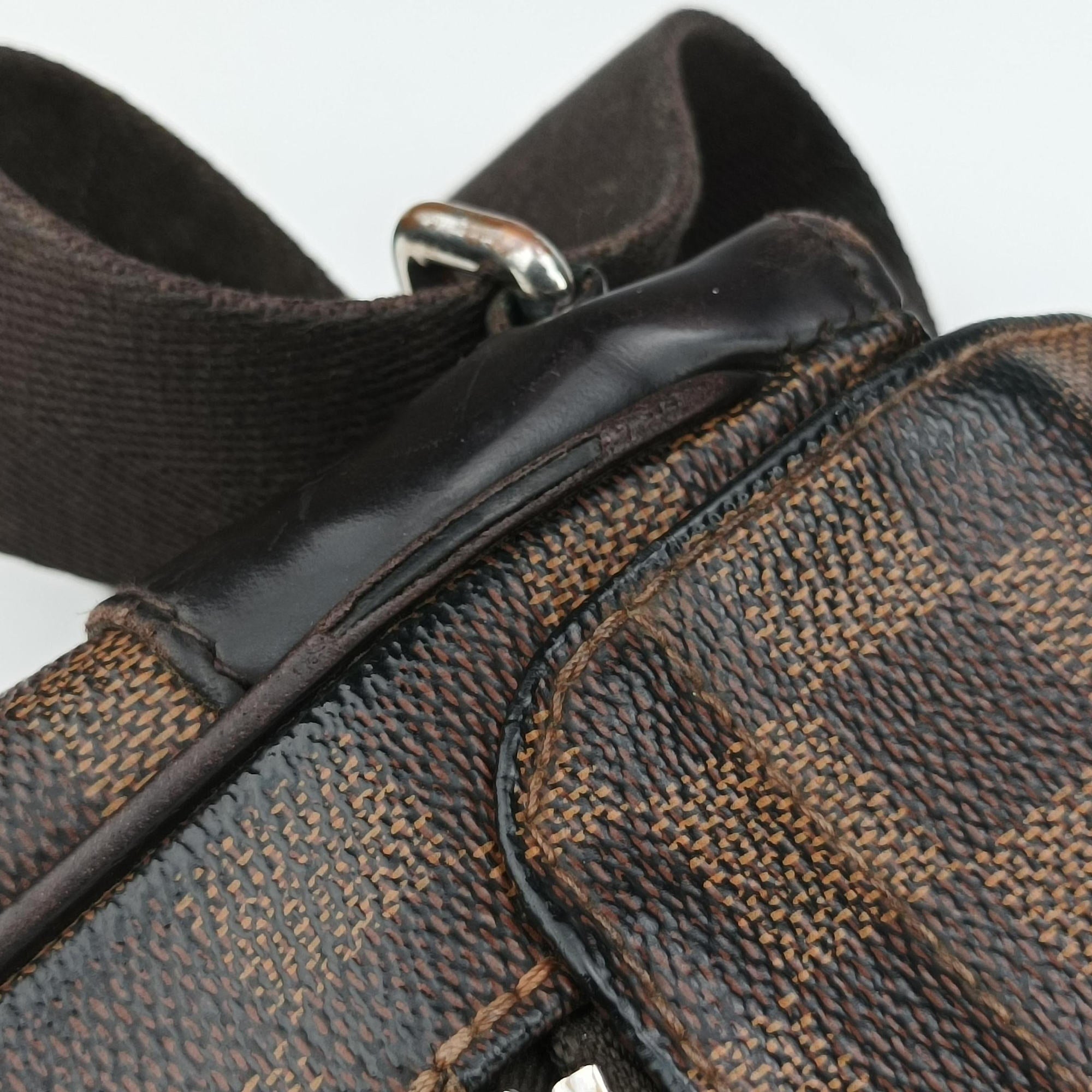 Pre-owned Louis Vuitton District MM EBENE Damier Canvas N41032 shoulderbag | stylenewstar