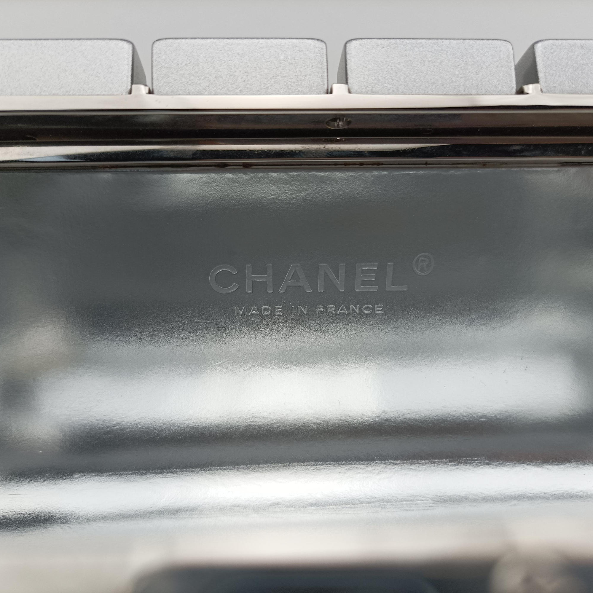 Vintage Chanel Iconic Novelty Silver Enamel A37067 clutchbag | stylenewstar