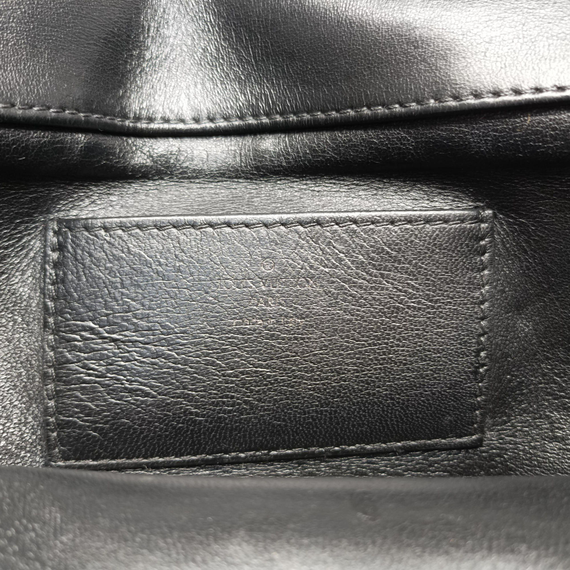 Secondhand Louis Vuitton Go-14 Mini Noir Leather M50999 shoulderbag | stylenewstar