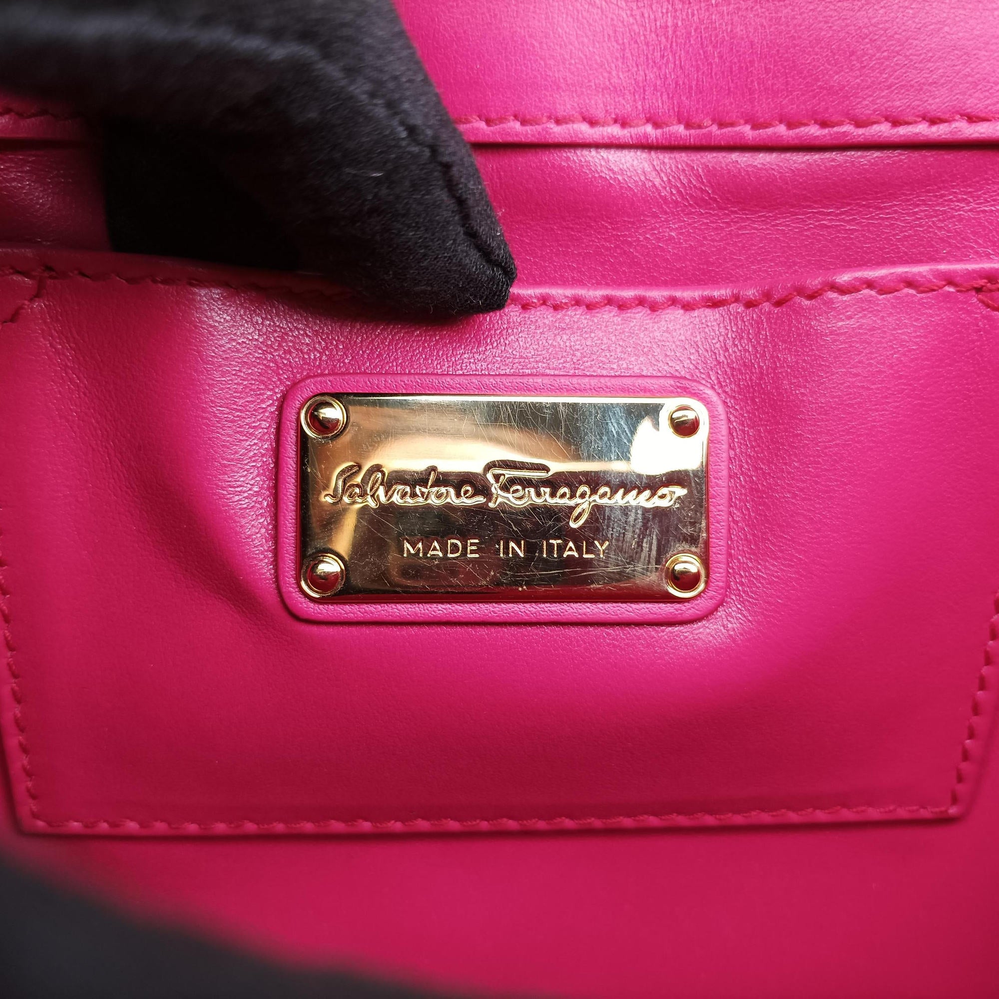 Pre-owned Ferragamo Thalia Rose Leather  shoulderbag | stylenewstar