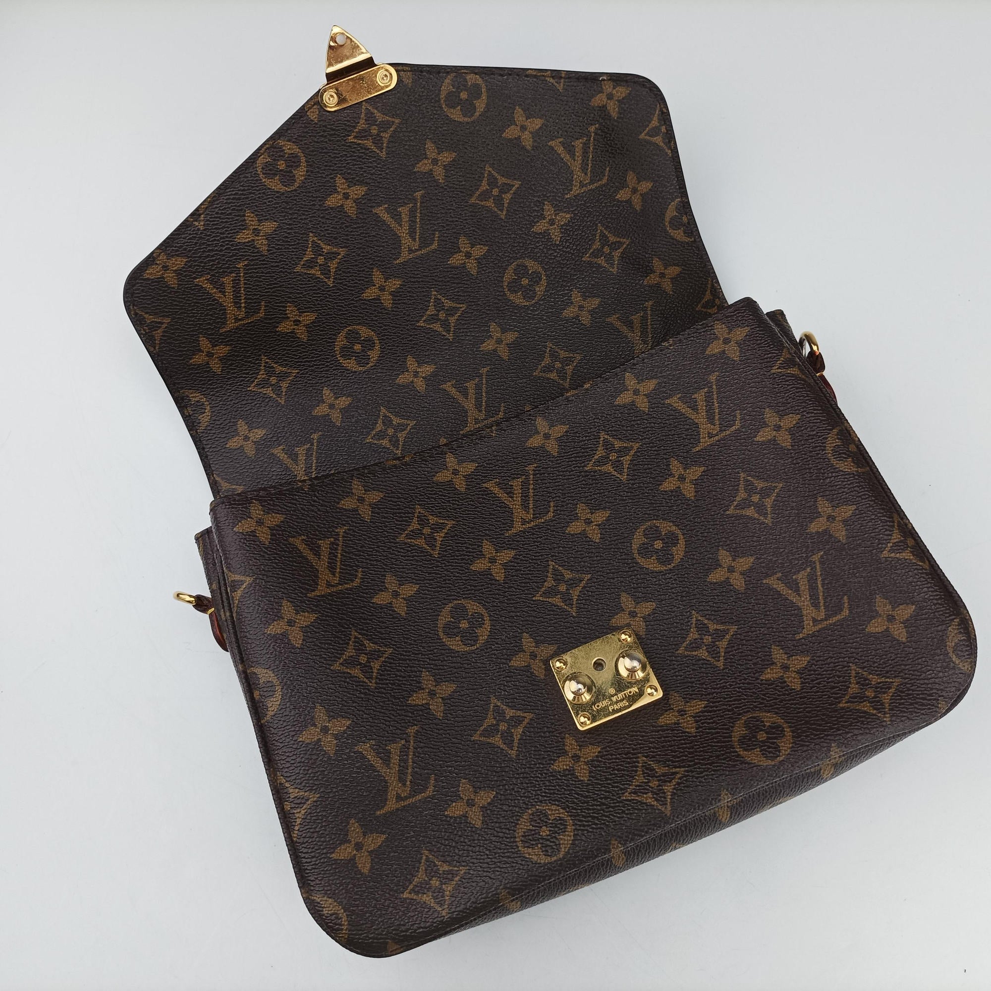 Secondhand Louis Vuitton Pochette Metis MM Brown Monogram Canvas M44875 shoulderbag | stylenewstar