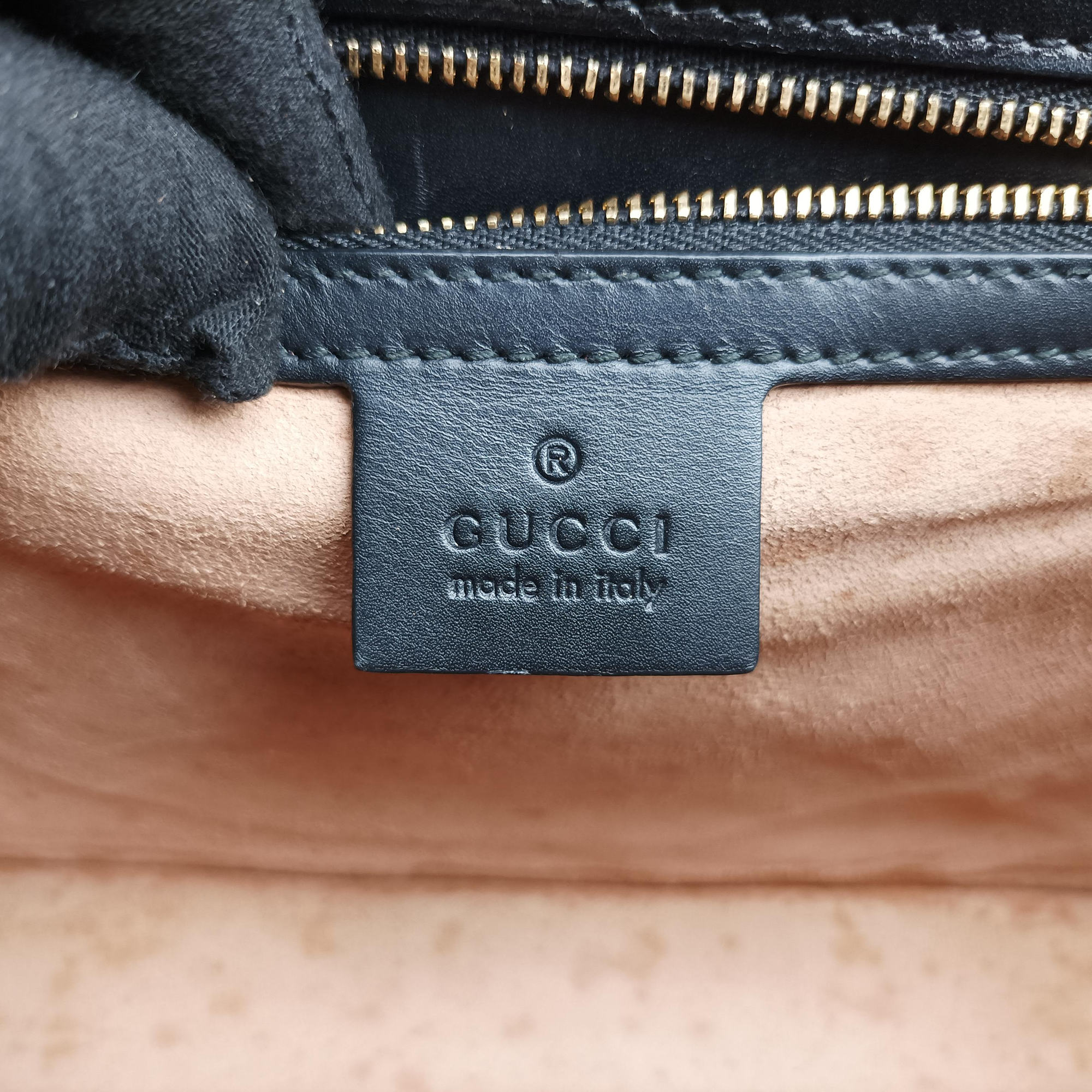 Pre-owned Gucci Sylvie Black Leather 421882 shoulderbag | stylenewstar