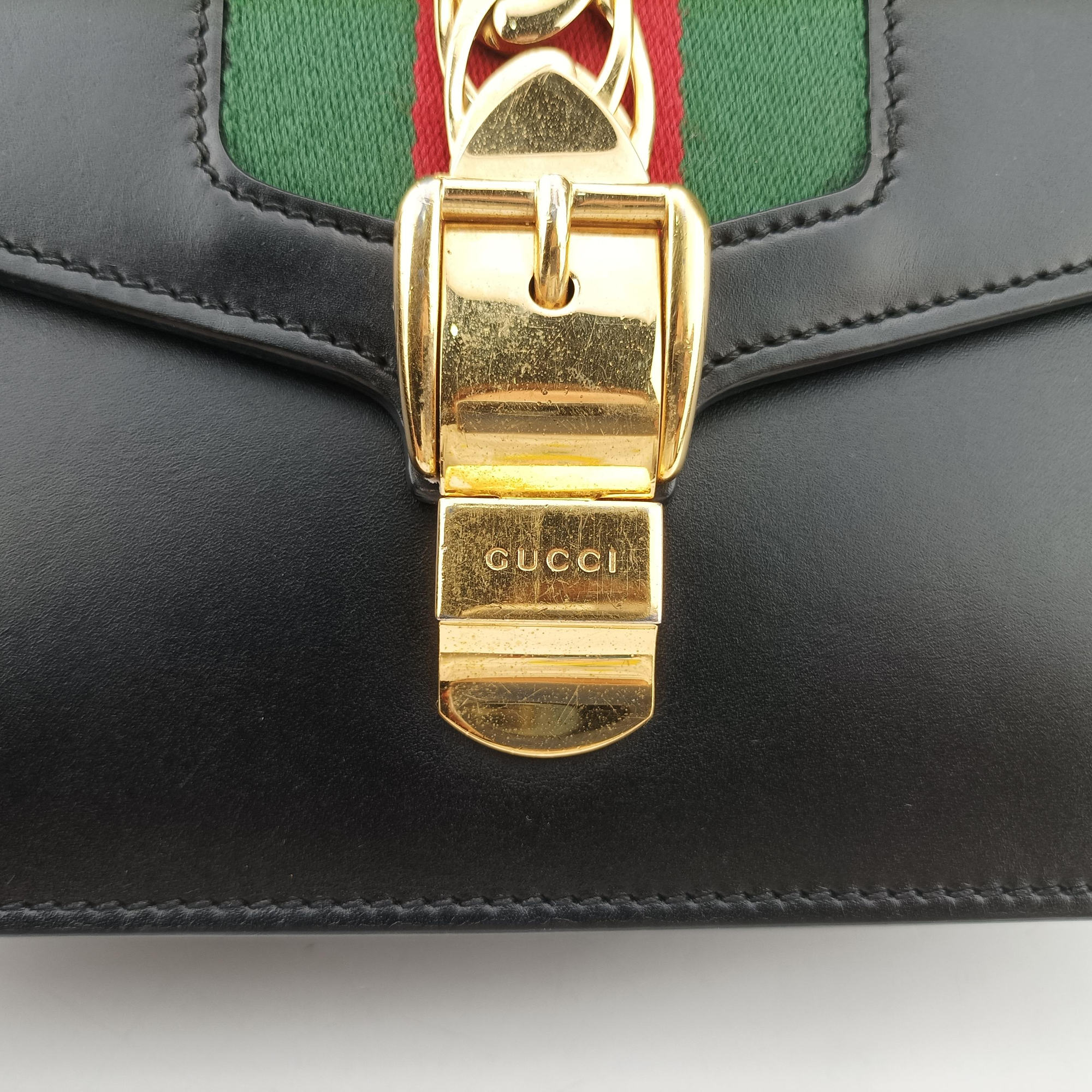 Pre-owned Gucci Sylvie Black Leather 421882 shoulderbag | stylenewstar