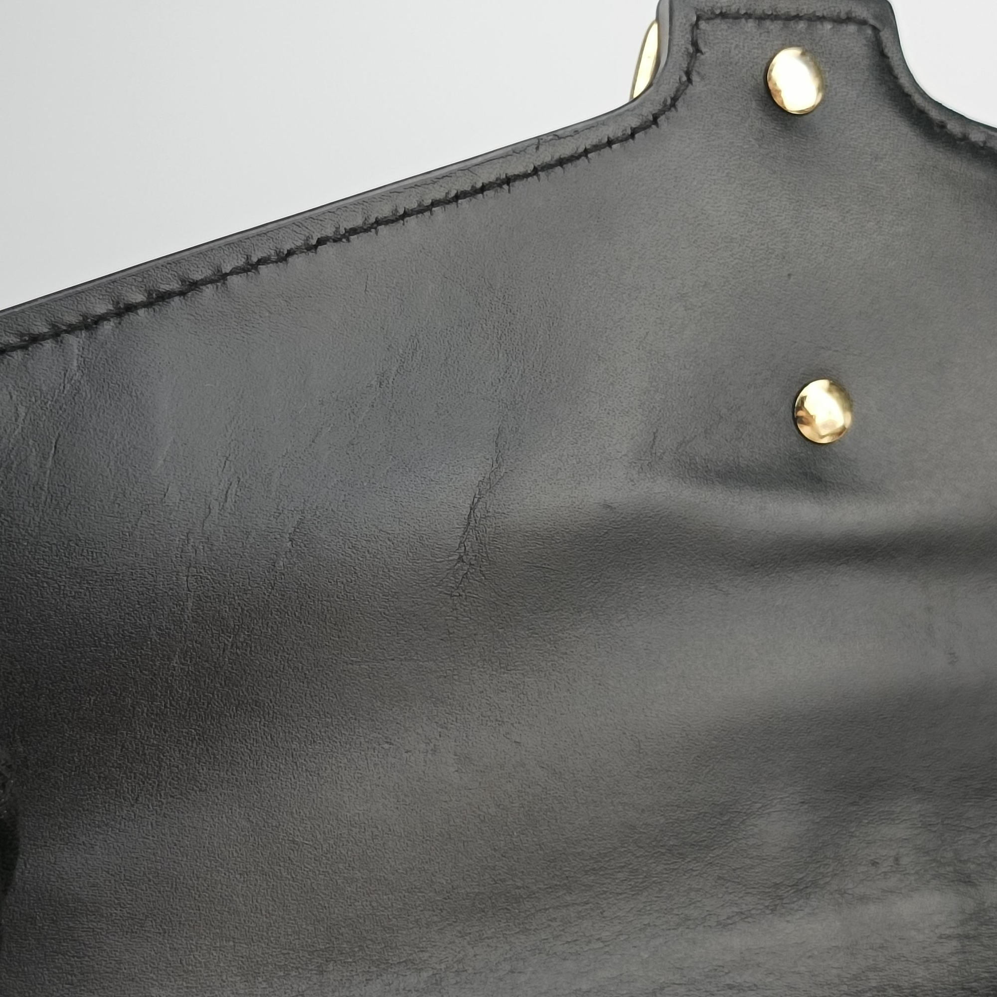 Pre-owned Gucci Sylvie Black Leather 421882 shoulderbag | stylenewstar