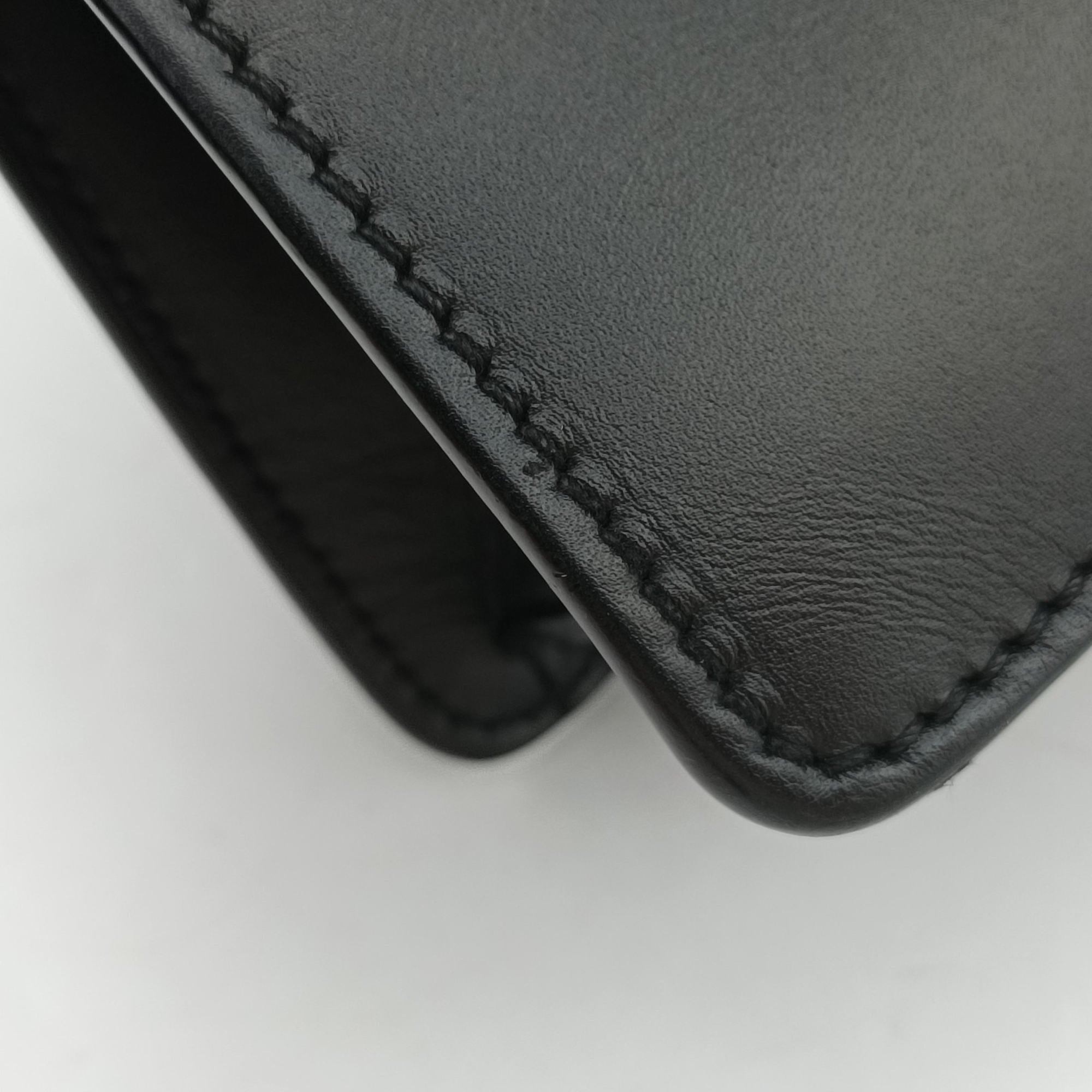 Pre-owned Gucci Sylvie Black Leather 421882 shoulderbag | stylenewstar