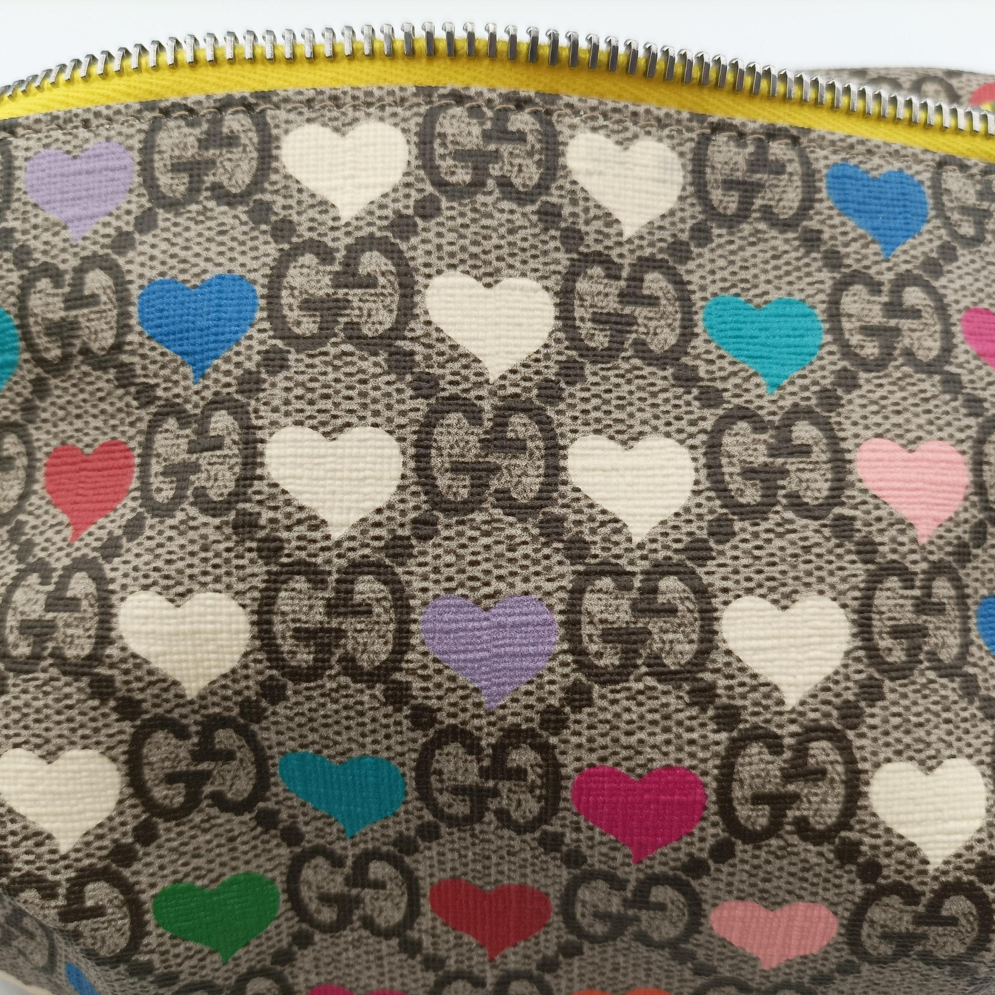Pre-owned Gucci kids GG Top strawberry Print beige×multi PVC coated canvas 502095 bum bag/waist bag | stylenewstar