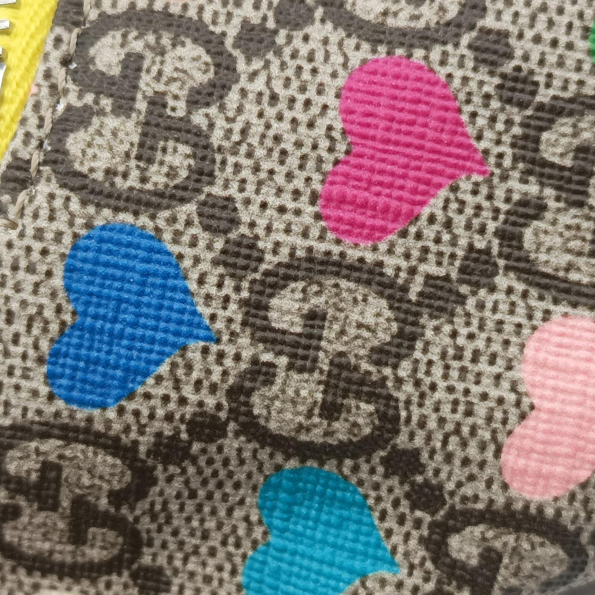 Pre-owned Gucci kids GG Top strawberry Print beige×multi PVC coated canvas 502095 bum bag/waist bag | stylenewstar