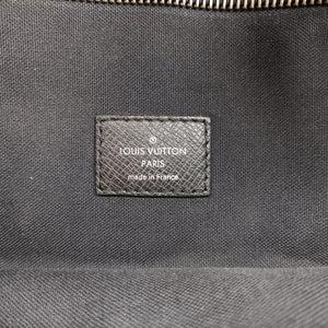 Vintage Louis Vuitton SASHA Glacier TAIGA M32630 shoulderbag | stylenewstar