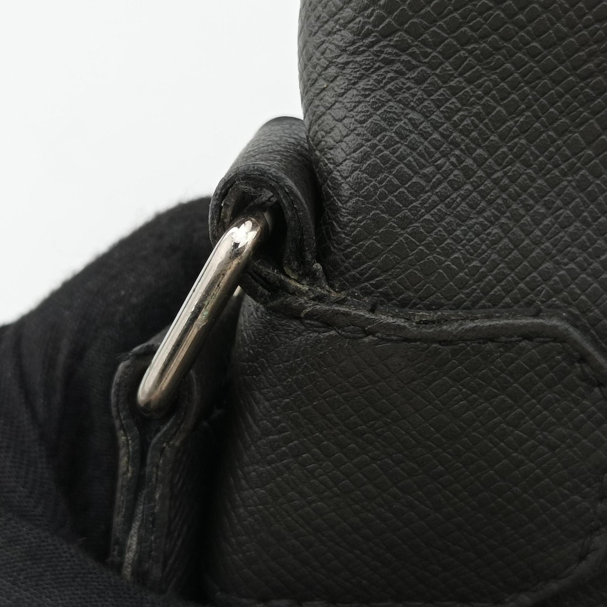 Vintage Louis Vuitton SASHA Glacier TAIGA M32630 shoulderbag | stylenewstar