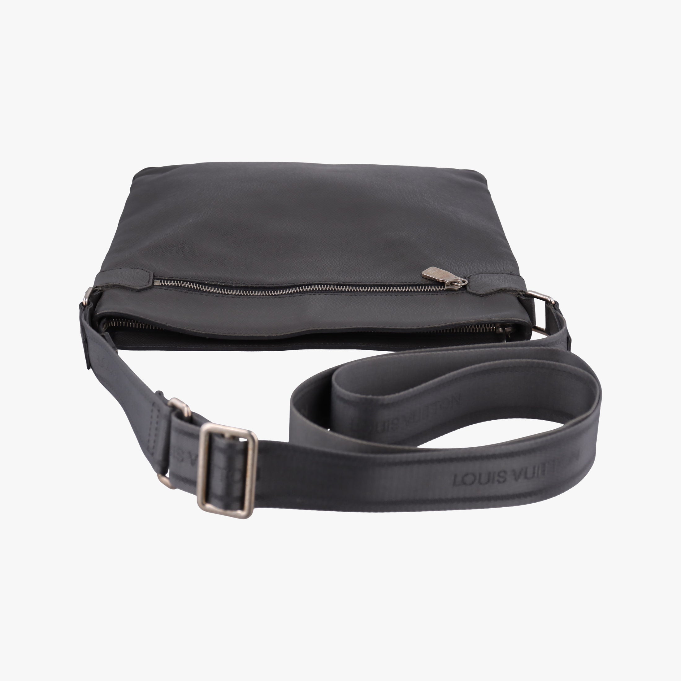 Vintage Louis Vuitton SASHA Glacier TAIGA M32630 shoulderbag | stylenewstar
