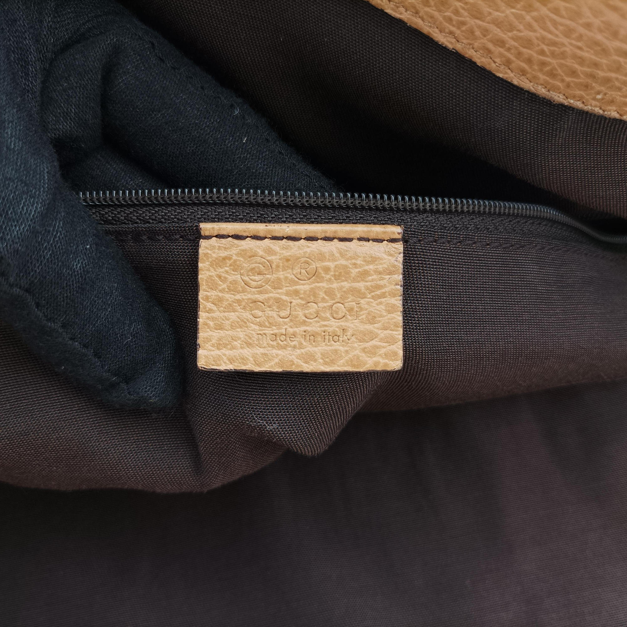 Pre-owned Gucci GG Charm Top Handle Camel Leather 339551 shoulderbag | stylenewstar