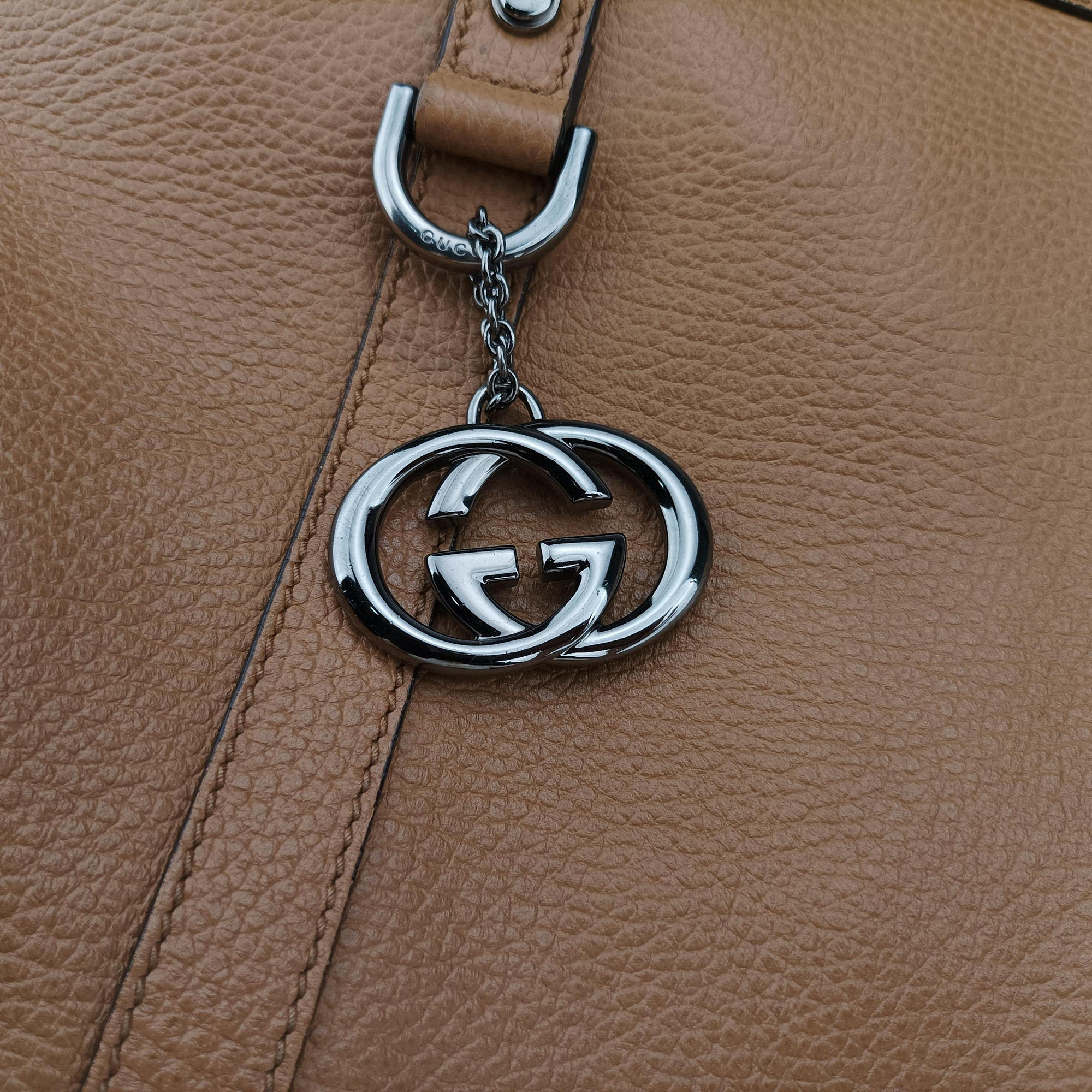 Pre-owned Gucci GG Charm Top Handle Camel Leather 339551 shoulderbag | stylenewstar