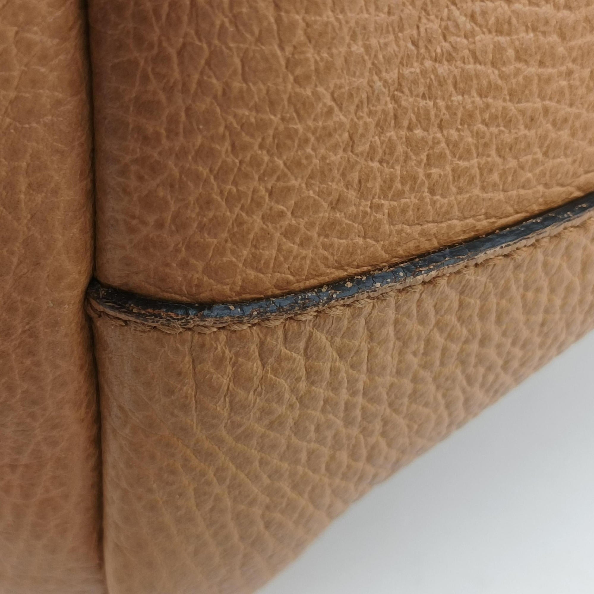 Pre-owned Gucci GG Charm Top Handle Camel Leather 339551 shoulderbag | stylenewstar