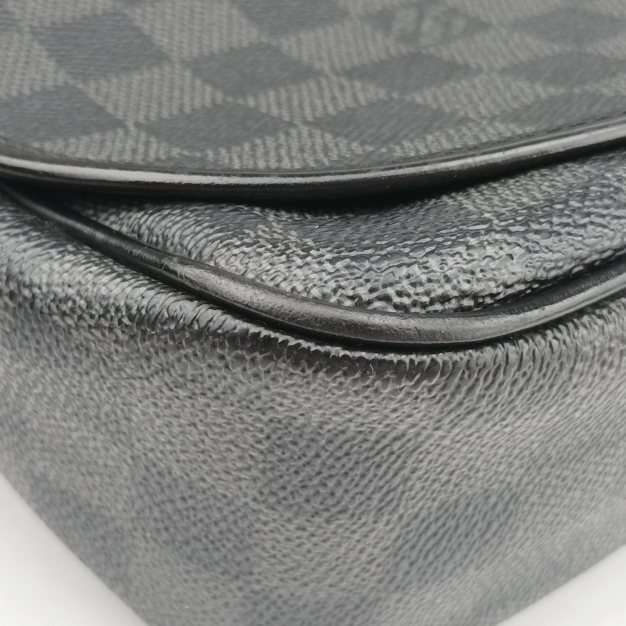 Pre-owned Louis Vuitton DANIEL MM Noir Damier GRAPHITE N58029 shoulderbag | stylenewstar