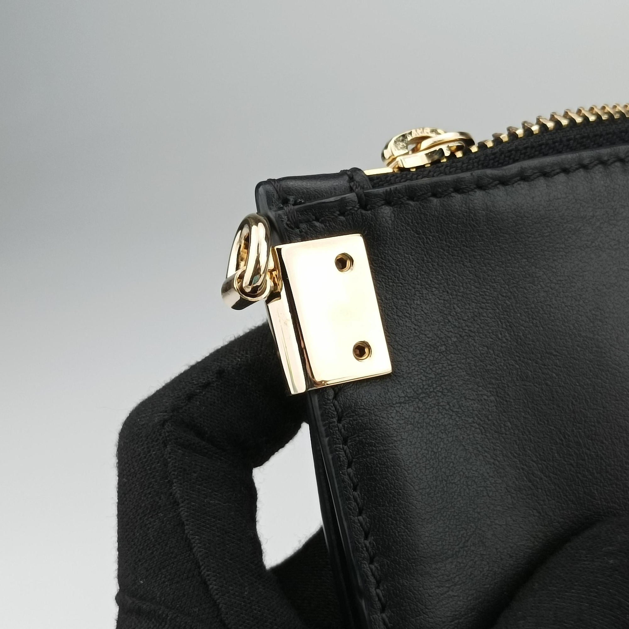 Vintage VERSACE La Medusa Black Leather  shoulderbag | stylenewstar