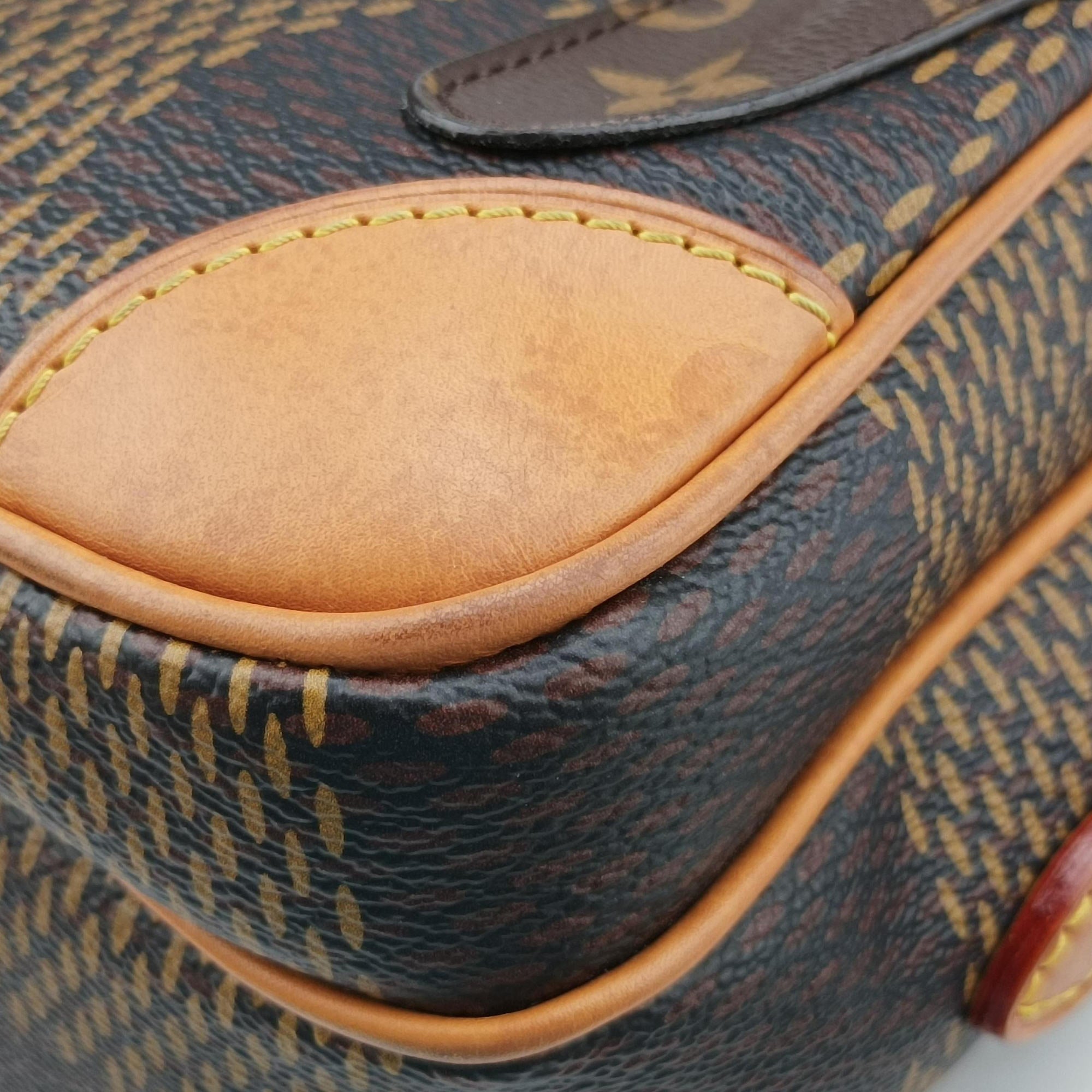 Secondhand Louis Vuitton Unisex Damier Giant Nile NIGO Collaboration Ebene Brown Damier Giant N40359 shoulderbag | stylenewstar
