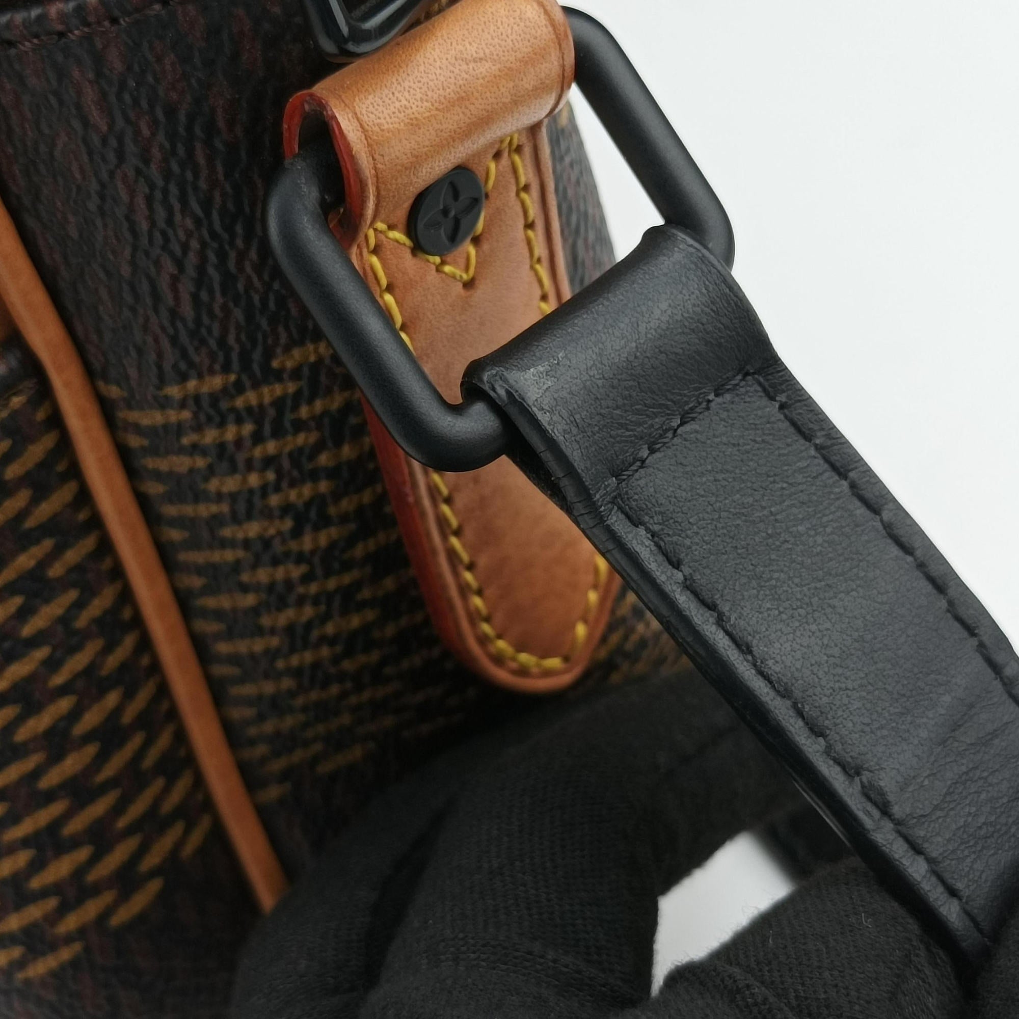 Secondhand Louis Vuitton Unisex Damier Giant Nile NIGO Collaboration Ebene Brown Damier Giant N40359 shoulderbag | stylenewstar
