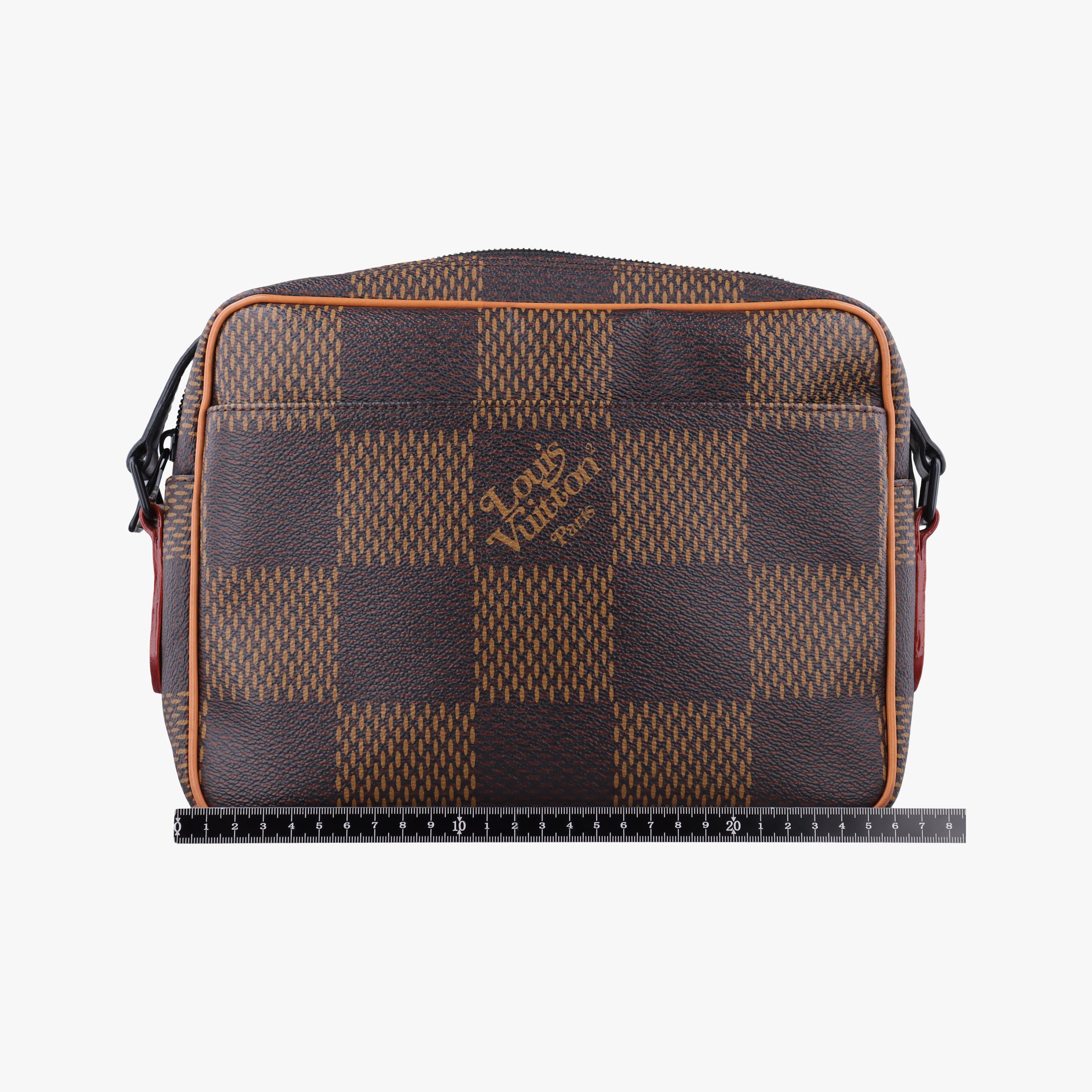 Secondhand Louis Vuitton Unisex Damier Giant Nile NIGO Collaboration Ebene Brown Damier Giant N40359 shoulderbag | stylenewstar