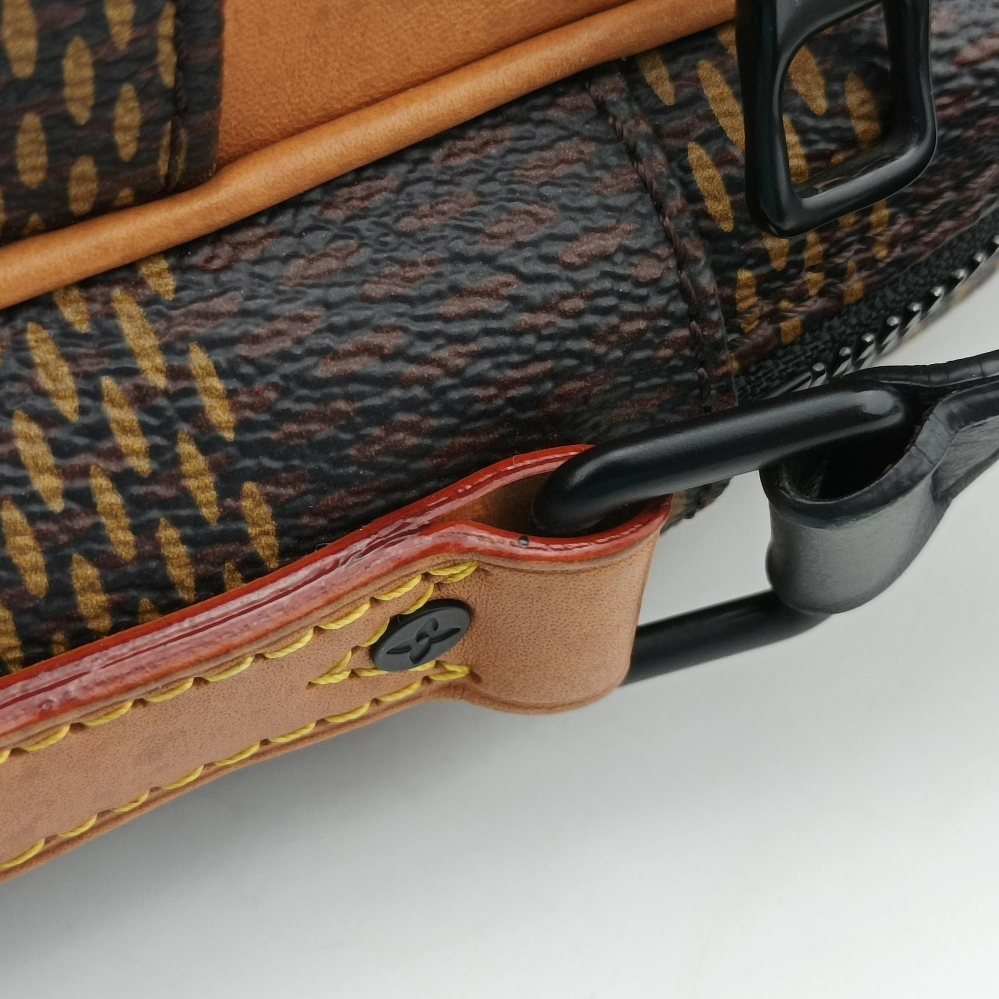 Secondhand Louis Vuitton Unisex Damier Giant Nile NIGO Collaboration Ebene Brown Damier Giant N40359 shoulderbag | stylenewstar