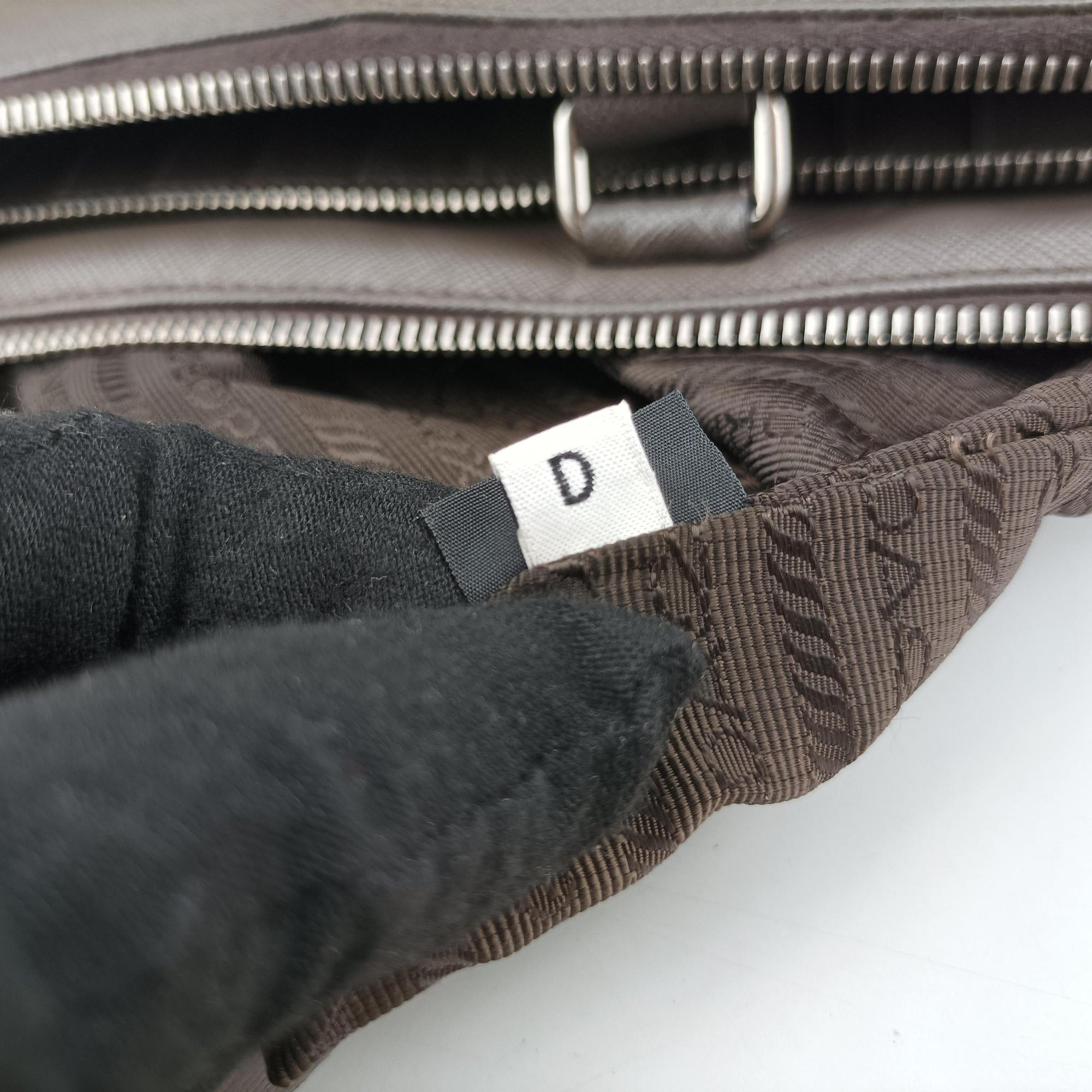 Pre-owned Prada Triangle Logo Plate Grey Saffiano Leather 178589 handbag | stylenewstar