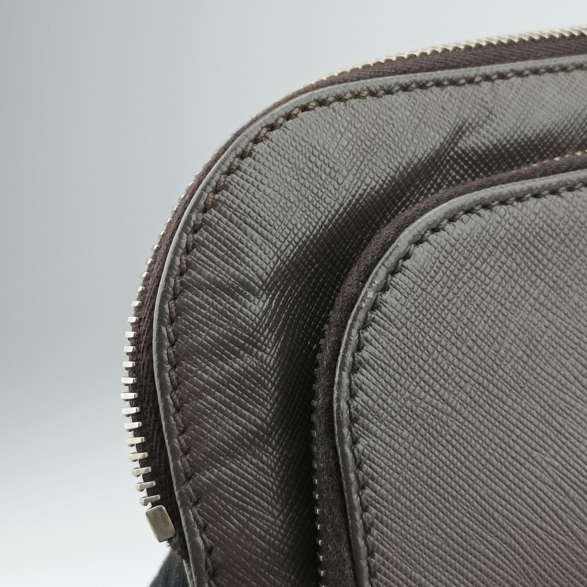 Pre-owned Prada Triangle Logo Plate Grey Saffiano Leather 178589 handbag | stylenewstar